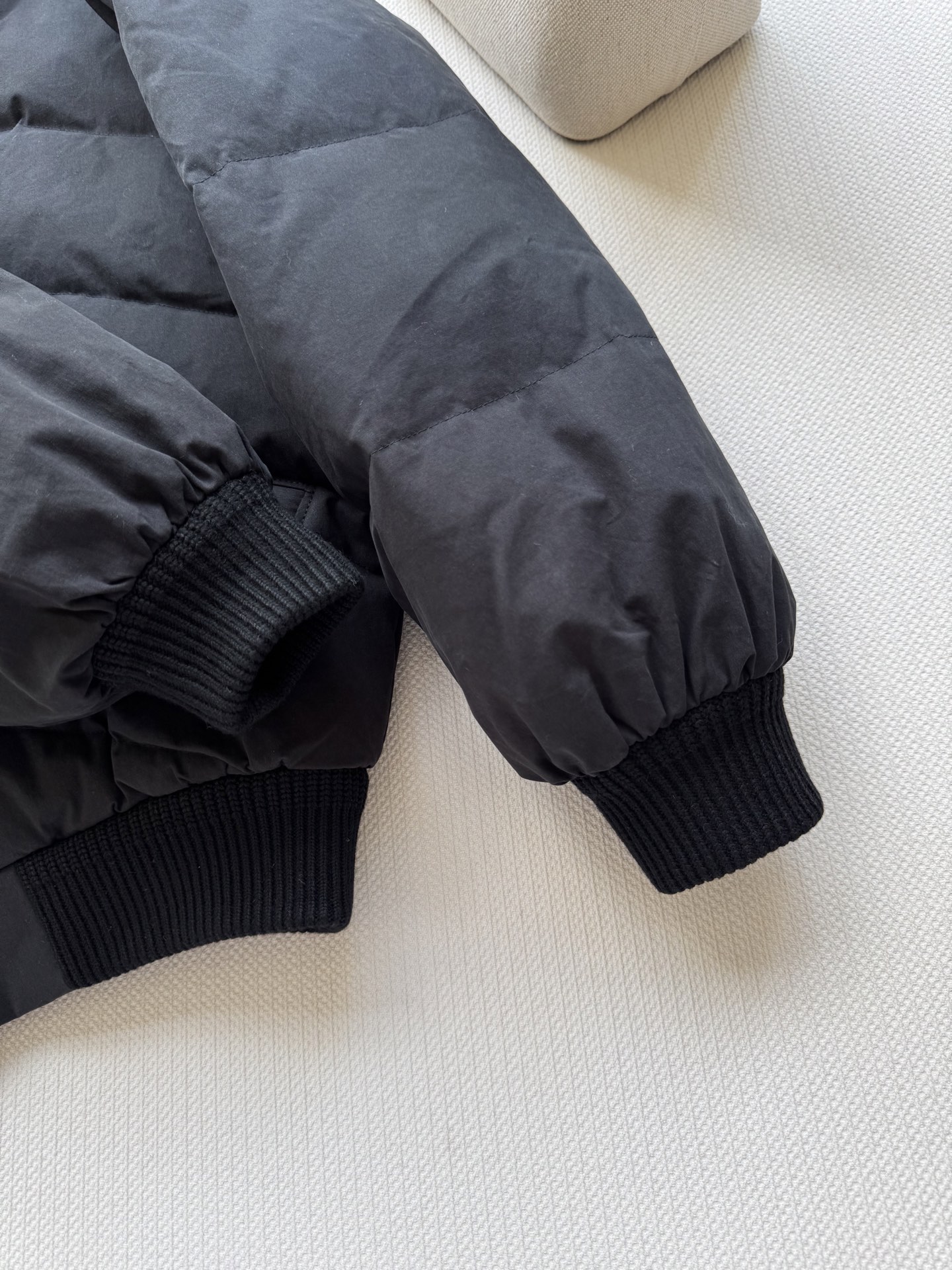 Prad* 🆕25Fw秋冬新款 三角徽标立领府绸质感羽绒服夹克外套 原版开发！高版出品！以立领设计重构经