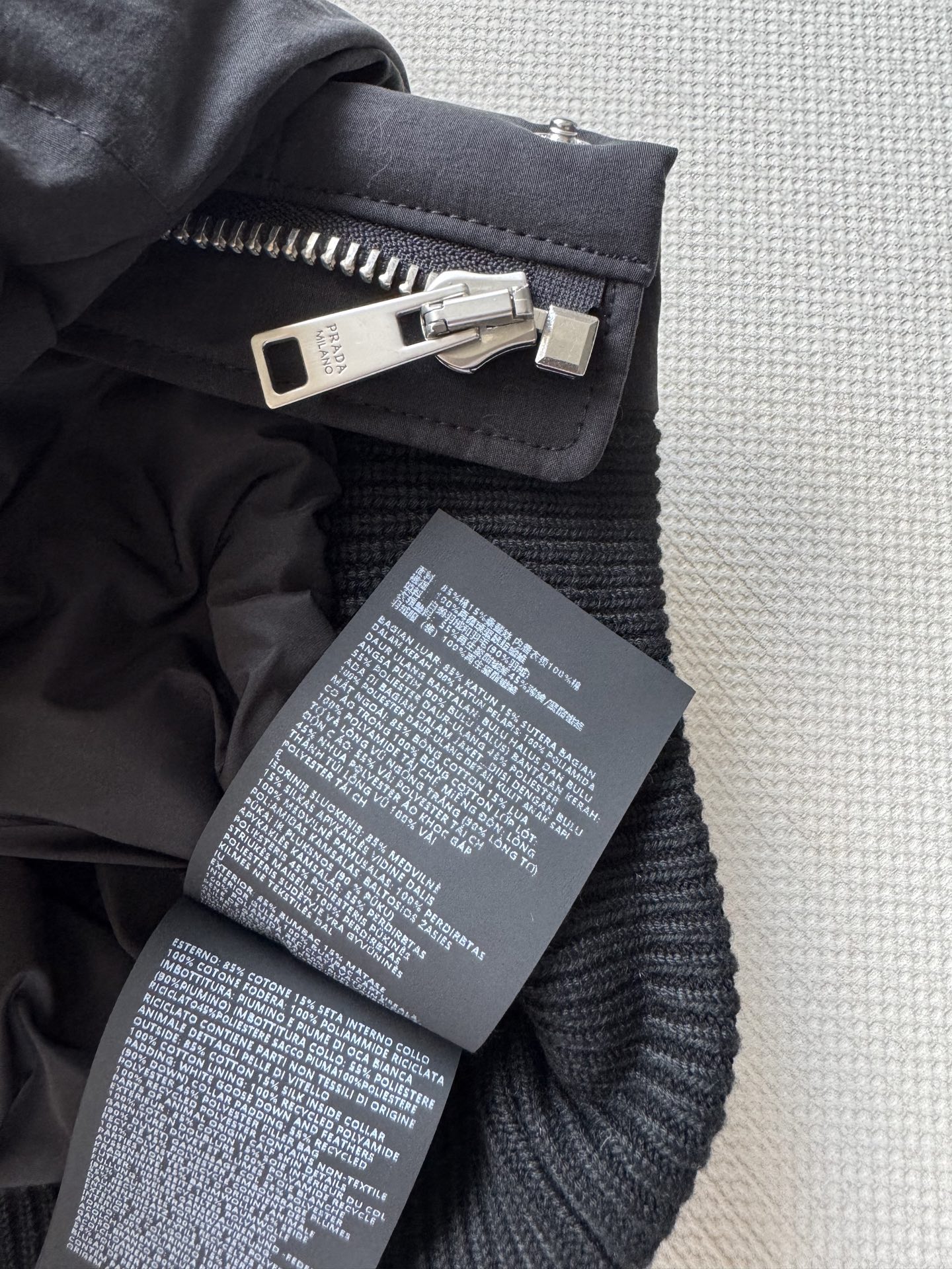 Prad*🆕（短款）25Fw秋冬新款 三角徽标立领府绸质感羽绒服短款夹克外套 原版开发！高版出品！以立领