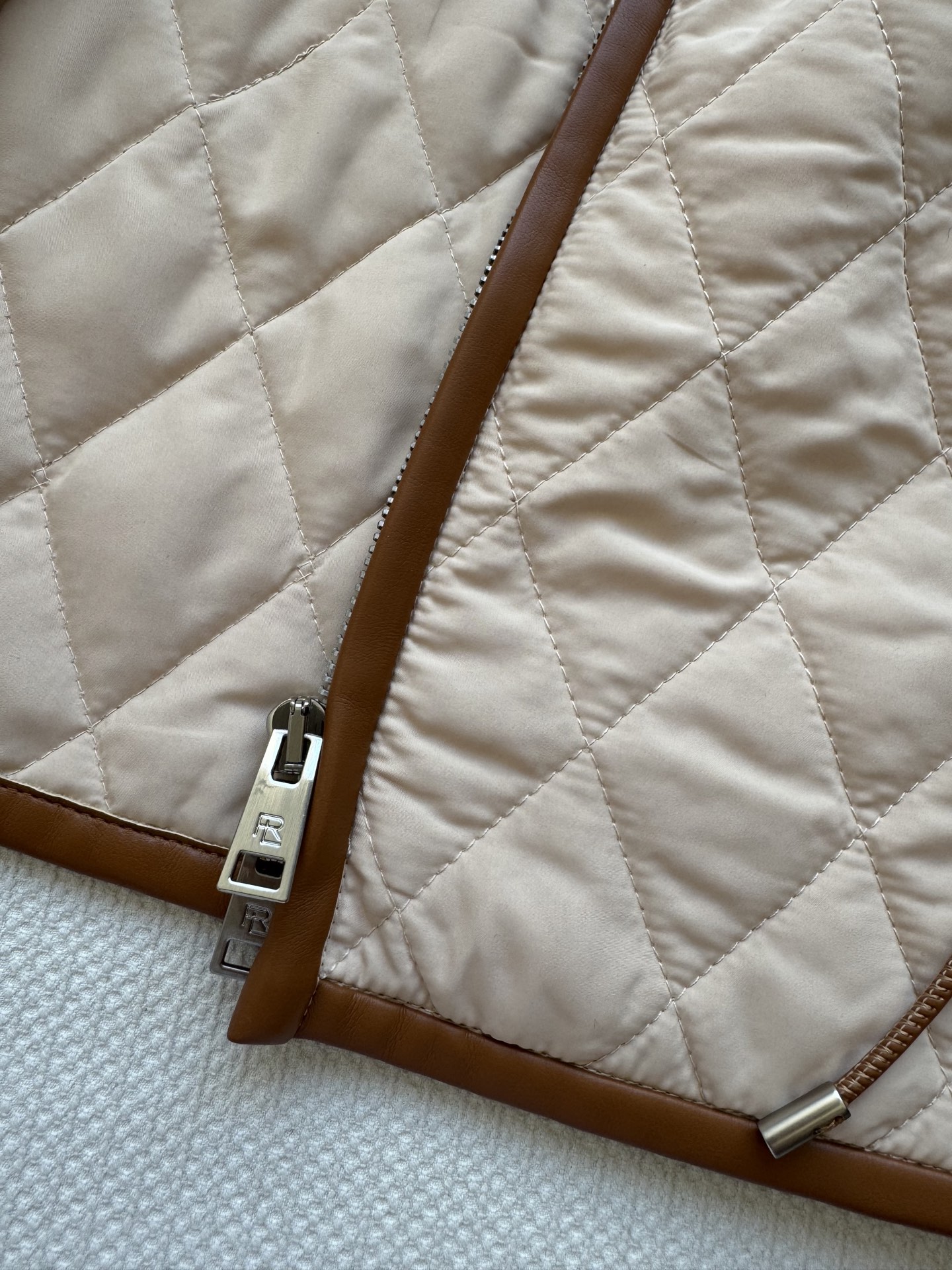 拉夫劳伦🆕新款，这款棉衣太懂秋冬了😘美拉德色系配色🤎收腰设计显瘦，不显臃肿的棉衣～ＳＭＬ.