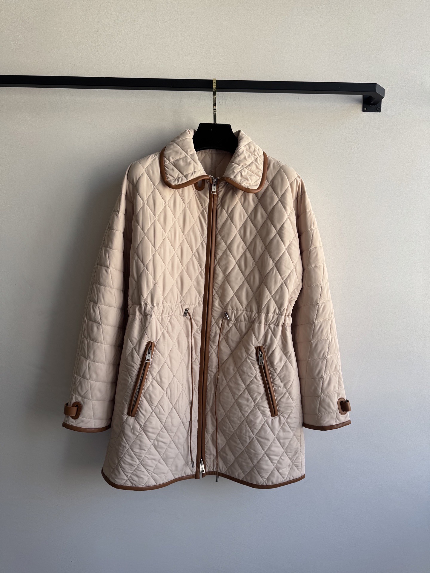 拉夫劳伦🆕新款，这款棉衣太懂秋冬了😘美拉德色系配色🤎收腰设计显瘦，不显臃肿的棉衣～ＳＭＬ.