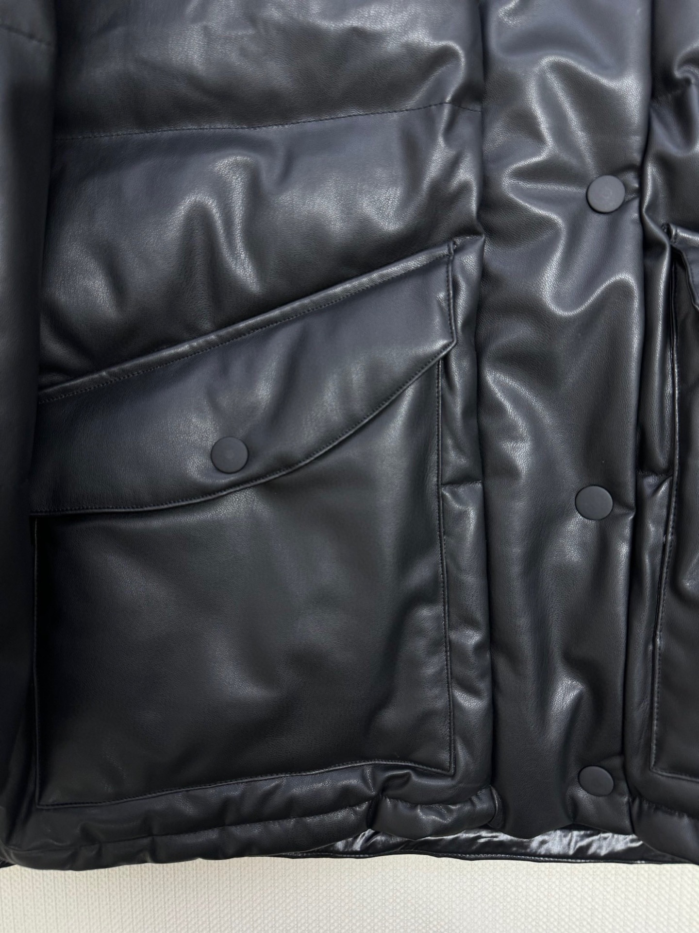 miumi*🆕秋冬新品 皮外套休闲拉链设计高级时髦又帅气!上身巨显瘦!立体裁版型百搭不挑人。五金属配件标