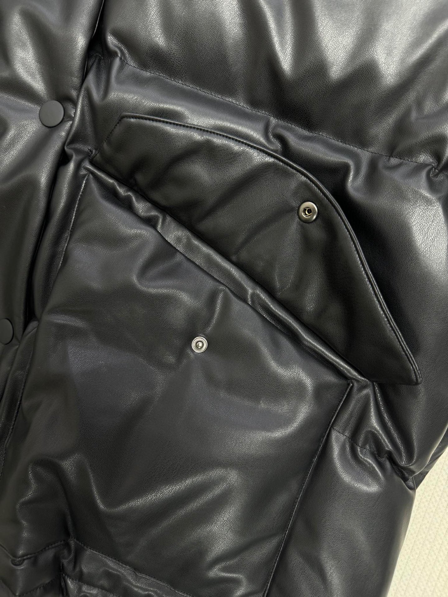 miumi*🆕秋冬新品 皮外套休闲拉链设计高级时髦又帅气!上身巨显瘦!立体裁版型百搭不挑人。五金属配件标