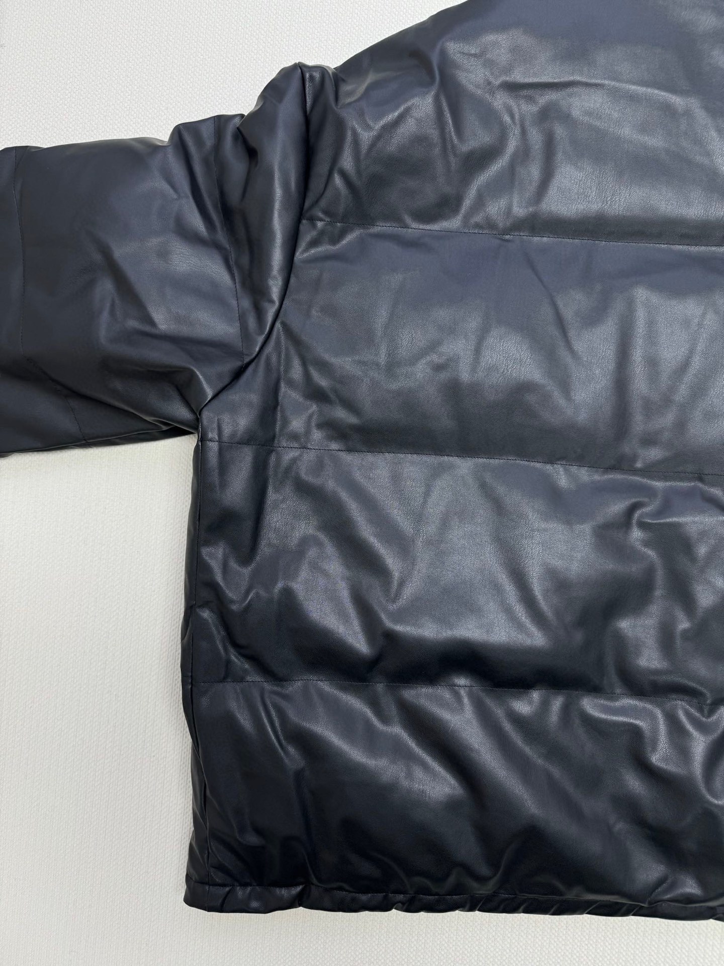 miumi*🆕秋冬新品 皮外套休闲拉链设计高级时髦又帅气!上身巨显瘦!立体裁版型百搭不挑人。五金属配件标