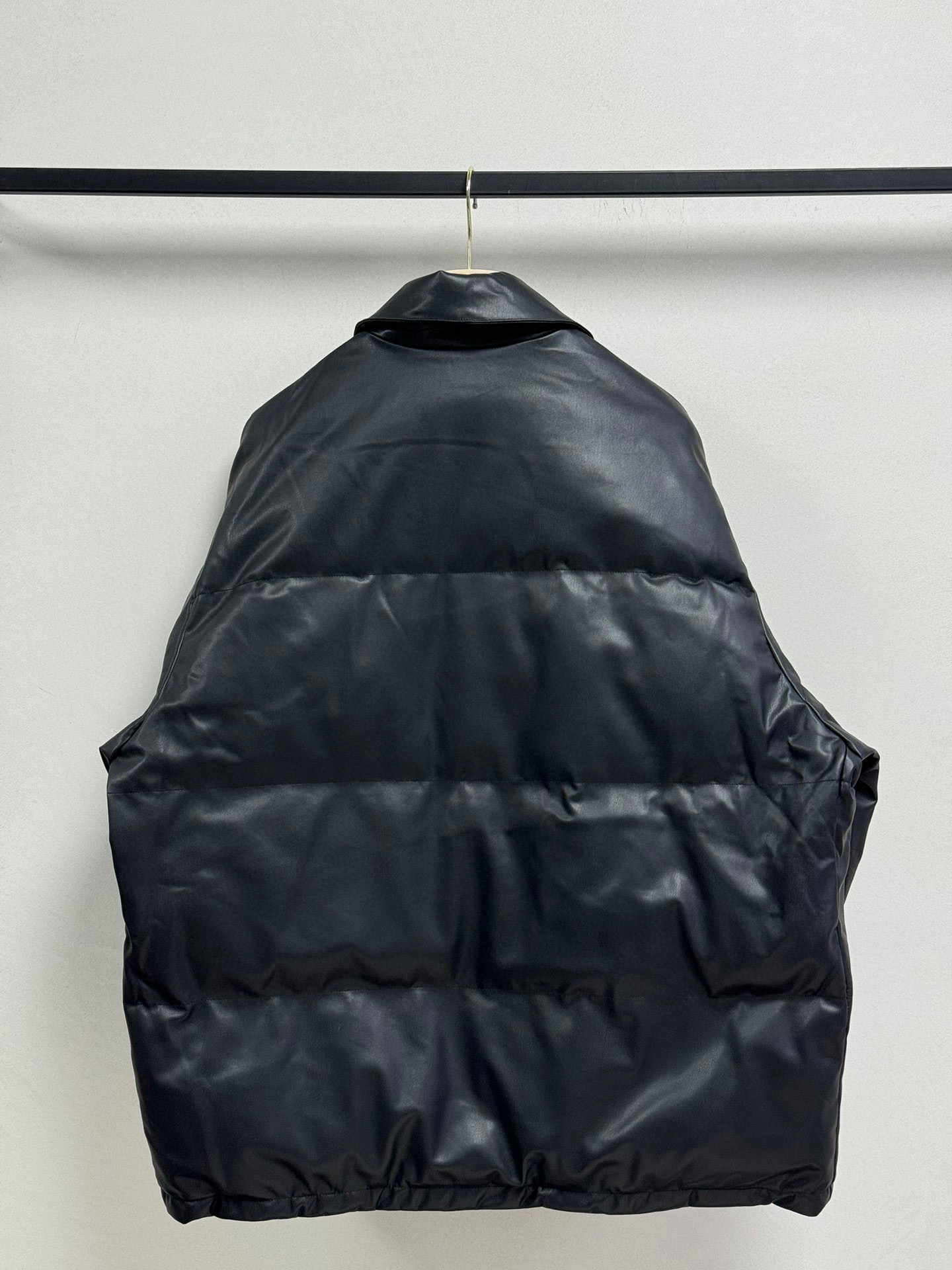 miumi*🆕秋冬新品 皮外套休闲拉链设计高级时髦又帅气!上身巨显瘦!立体裁版型百搭不挑人。五金属配件标