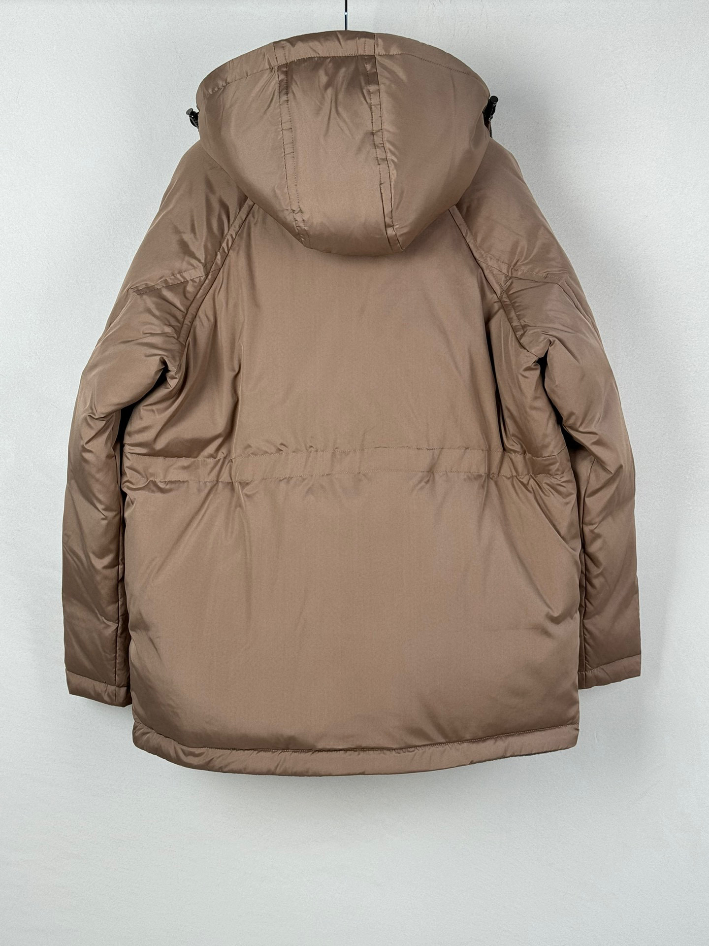 Fend*🆕双面穿经典版型羽绒服。新款最好看的配色 很保暖的一款羽绒服低调又高级经典造型 一面是定制细致