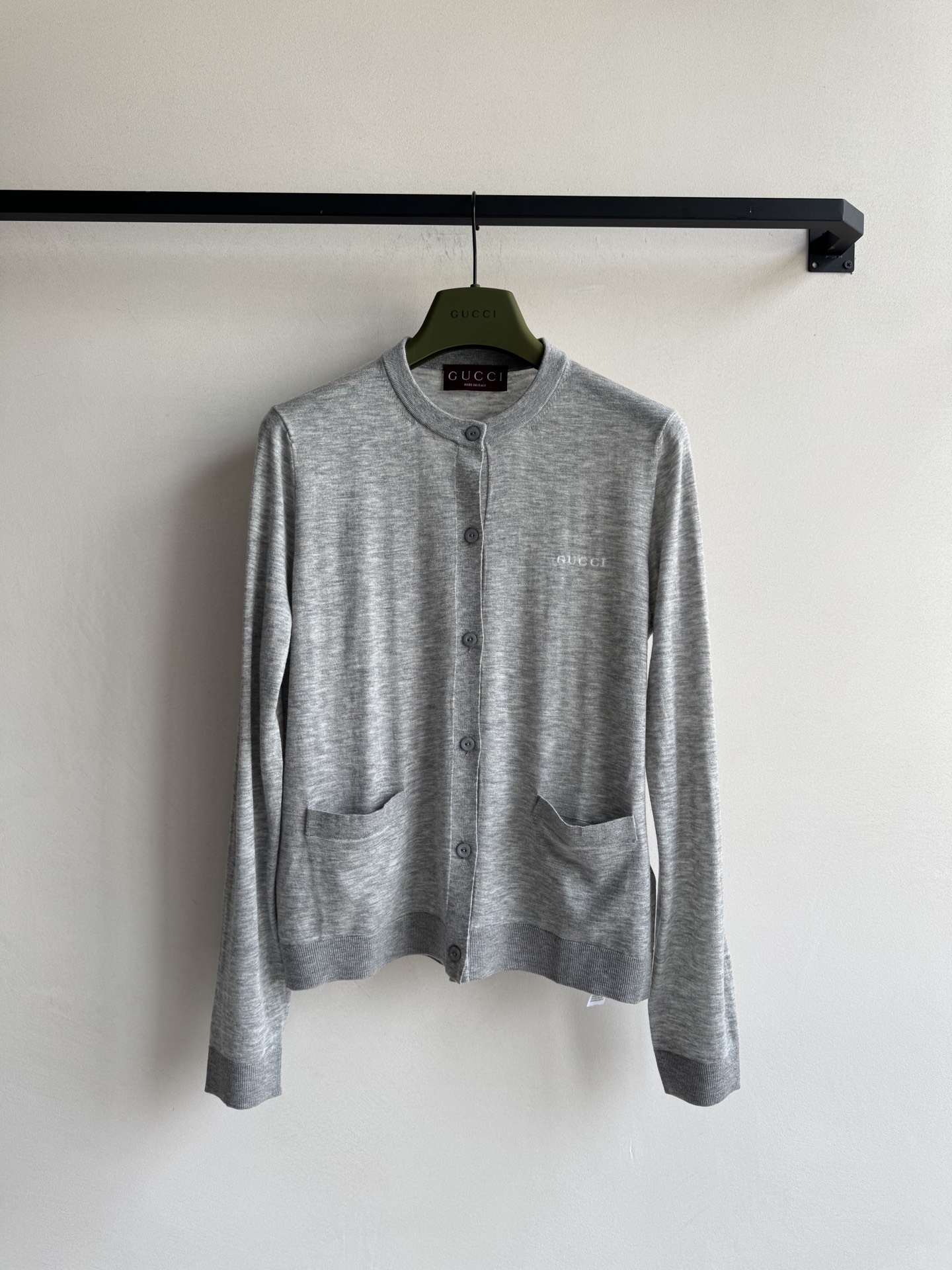 Gucc*🆕新款，灰色针织 70%山羊绒➕30%桑蚕丝，出行必备ＳＭＬ.