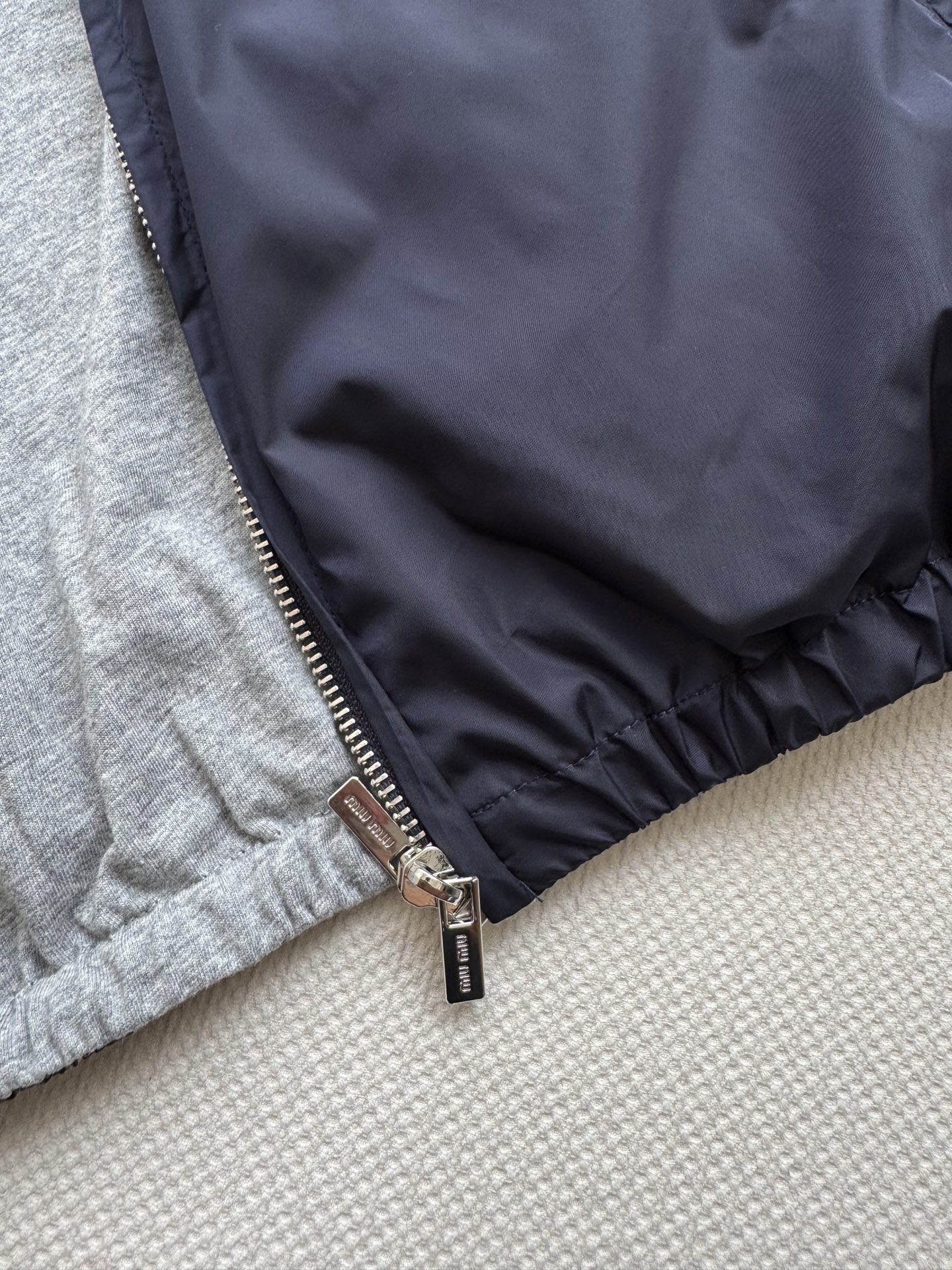 Miumi* 🆕25Fw早秋新款 双面可穿连帽卫衣外套。原版开发！高版出品！100%棉柔软舒适版型偏大，