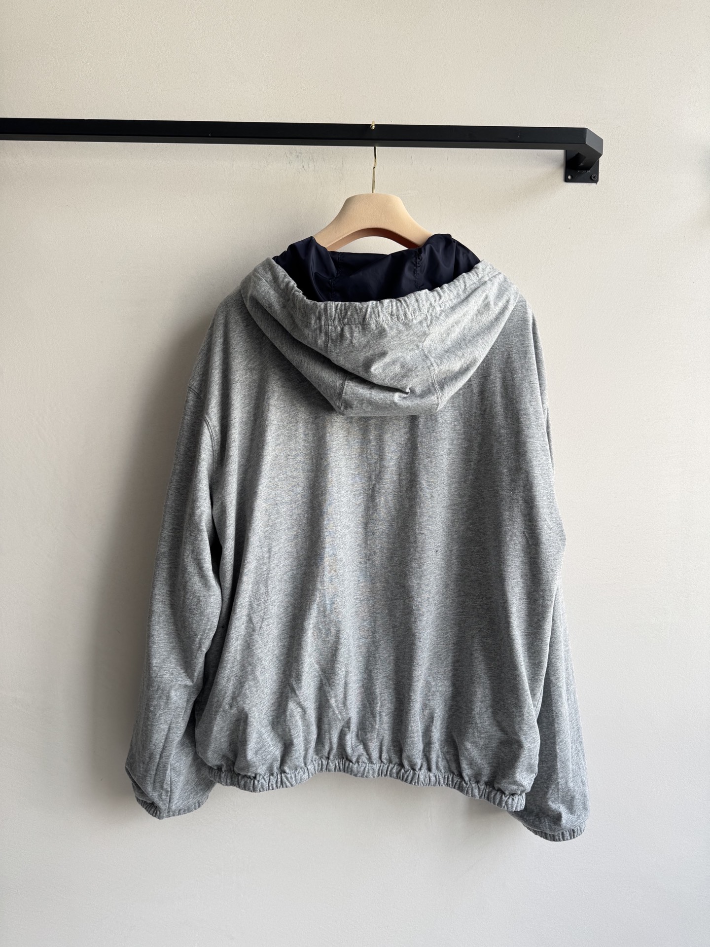 Miumi* 🆕25Fw早秋新款 双面可穿连帽卫衣外套。原版开发！高版出品！100%棉柔软舒适版型偏大，