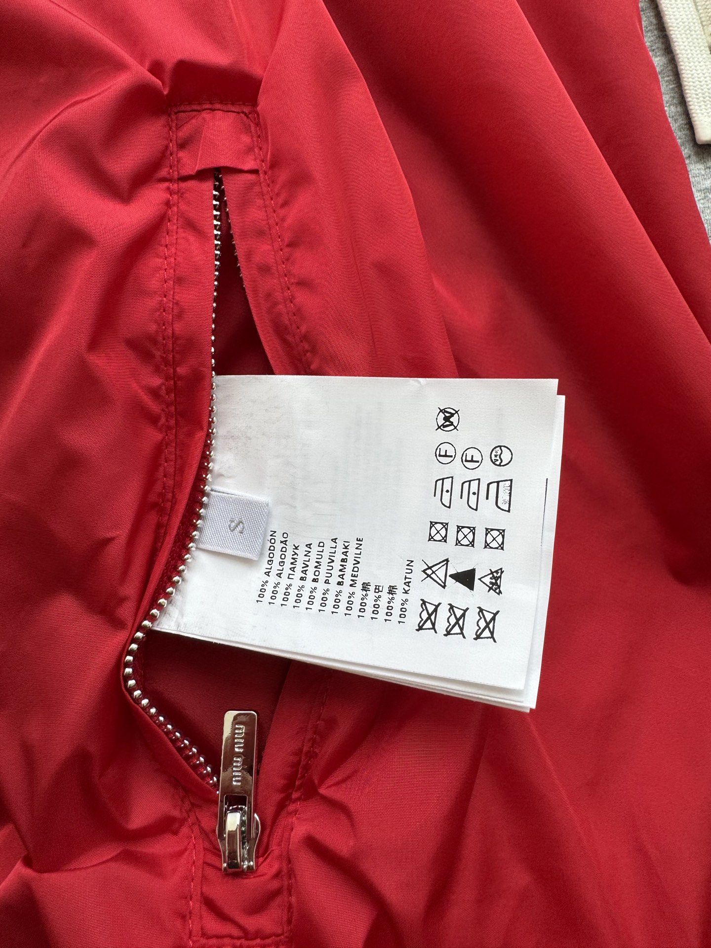 Miumi* 🆕25Fw早秋新款 双面可穿连帽卫衣外套。原版开发！高版出品！100%棉柔软舒适版型偏大，