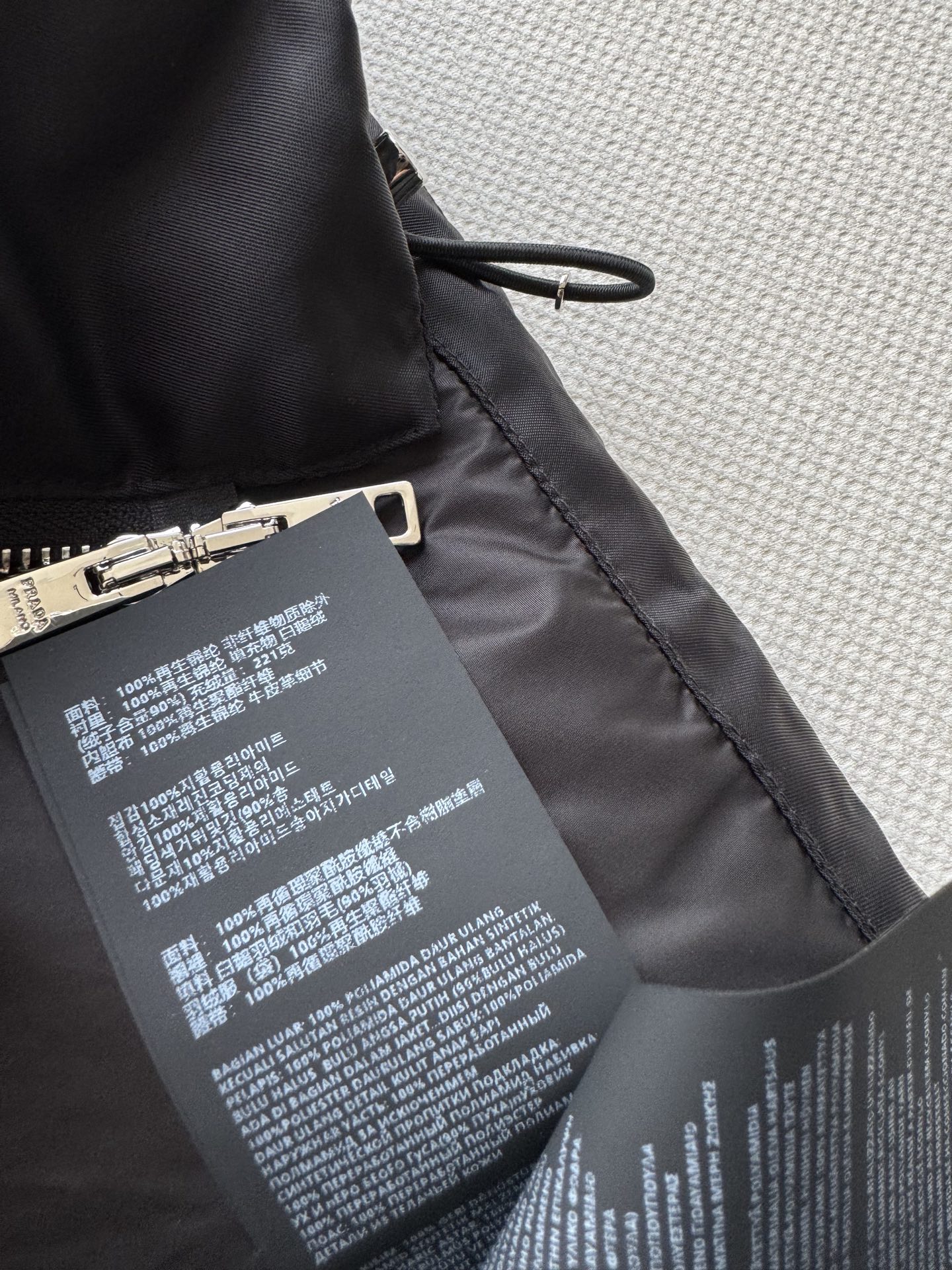 Prad* 25Fw秋冬新款 蚂蚁腰系列收腰羽绒服外套丨⚠原版开发！高版出品！ 再生尼龙面料搭配可拆卸腰