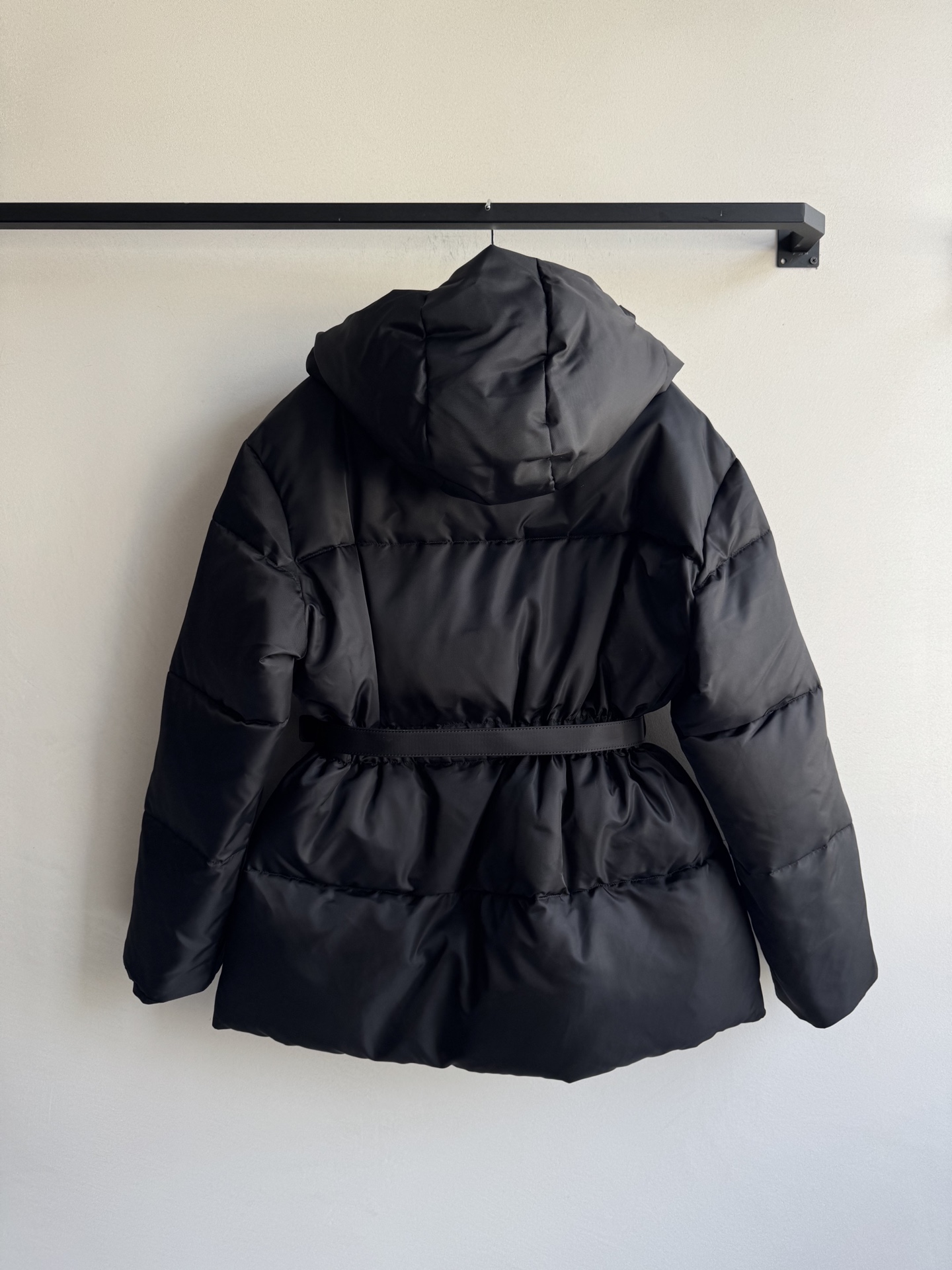 Prad* 25Fw秋冬新款 蚂蚁腰系列收腰羽绒服外套丨⚠原版开发！高版出品！ 再生尼龙面料搭配可拆卸腰