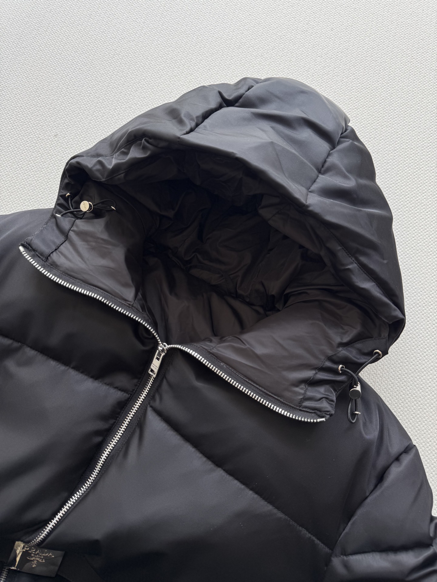 Prad* 25Fw秋冬新款 蚂蚁腰系列收腰羽绒服外套丨⚠原版开发！高版出品！ 再生尼龙面料搭配可拆卸腰