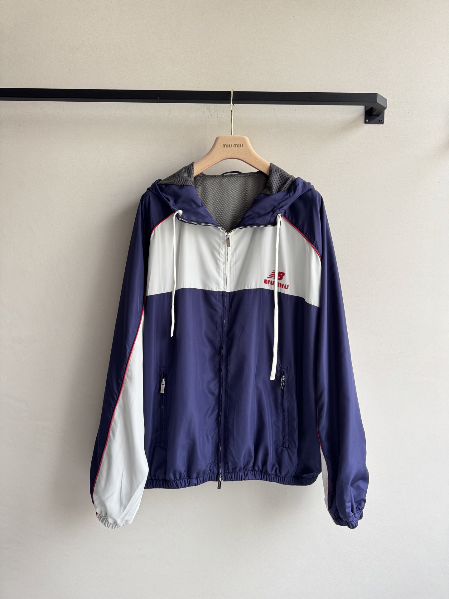 Miu Mi*🆕与 New Balance 25FW早秋联名款网球🎾系列 撞色拼接连帽夹克外套 原版开发