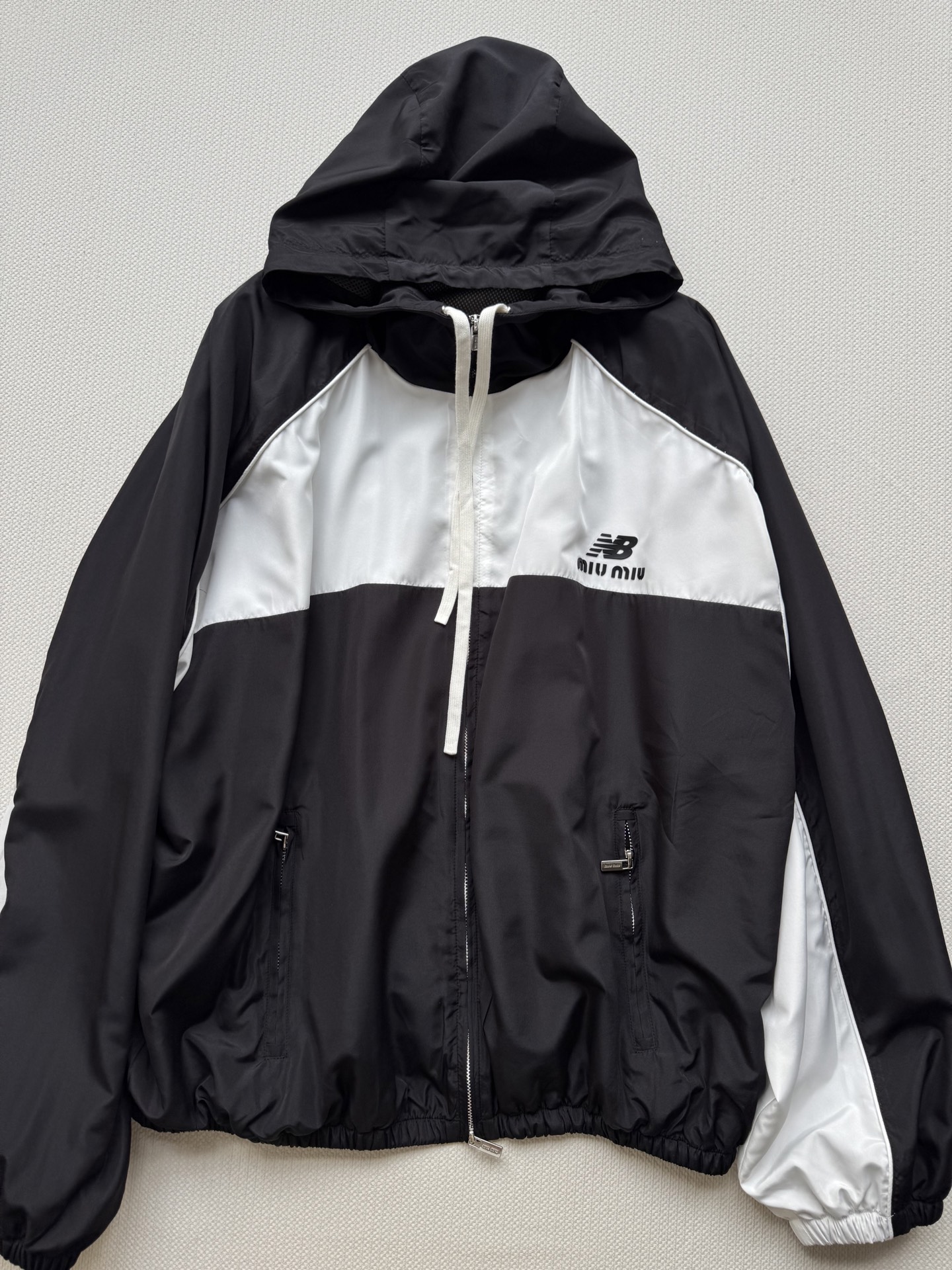 Miu Mi*🆕与 New Balance 25FW早秋联名款网球🎾系列 撞色拼接连帽夹克外套 原版开发