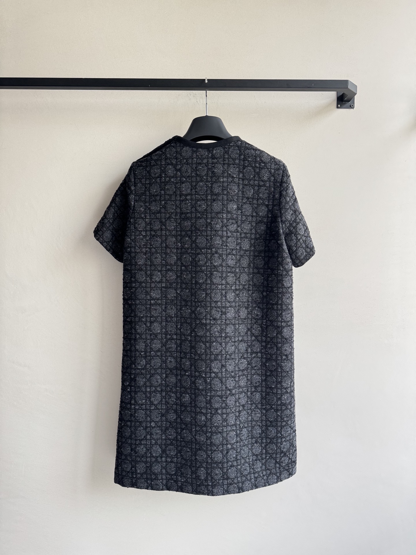 Dio*🆕25秋冬新款 格子花呢短袖裙👗 甄选格纹花呢面料 细腻纹理交织出复古质感 又赋予日常穿搭的舒适