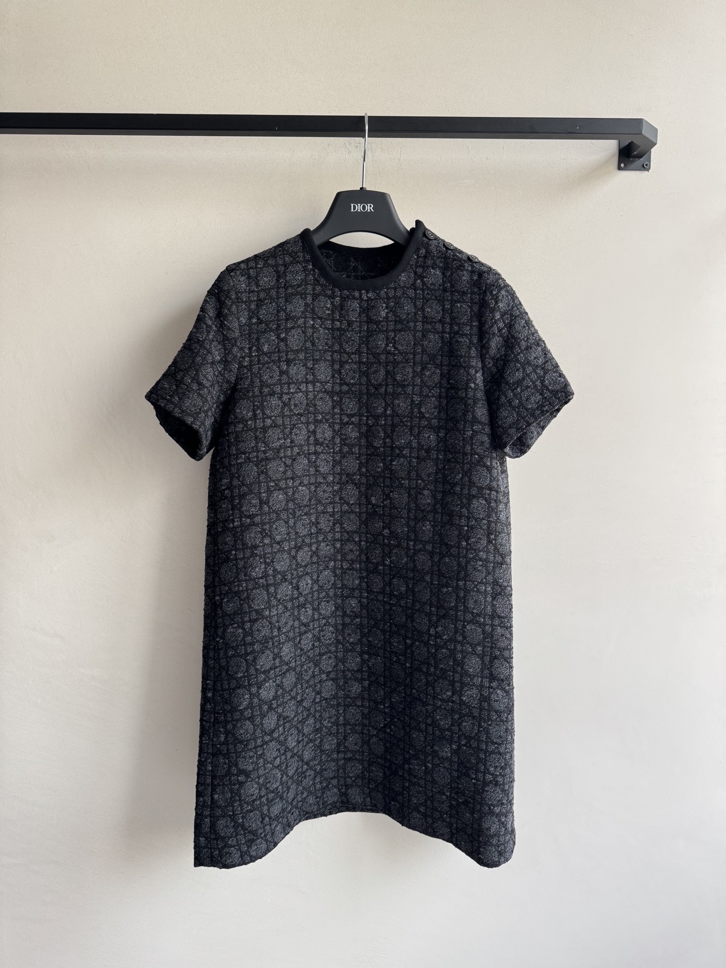 Dio*🆕25秋冬新款 格子花呢短袖裙👗 甄选格纹花呢面料 细腻纹理交织出复古质感 又赋予日常穿搭的舒适