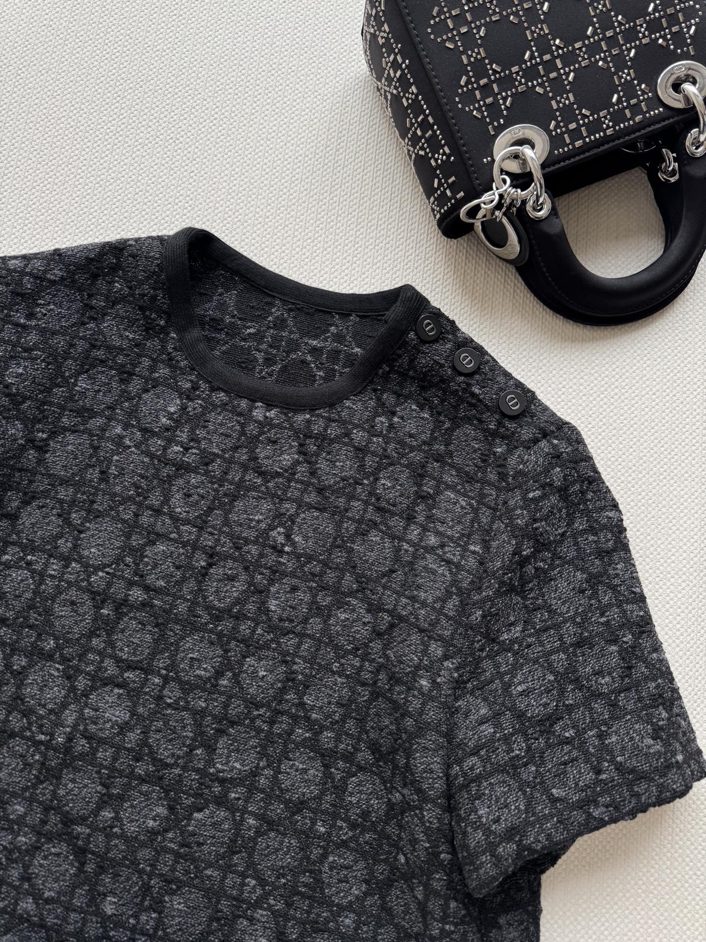 Dio*🆕25秋冬新款 格子花呢短袖裙👗 甄选格纹花呢面料 细腻纹理交织出复古质感 又赋予日常穿搭的舒适