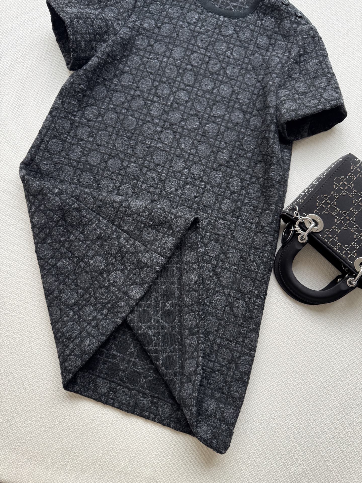 Dio*🆕25秋冬新款 格子花呢短袖裙👗 甄选格纹花呢面料 细腻纹理交织出复古质感 又赋予日常穿搭的舒适