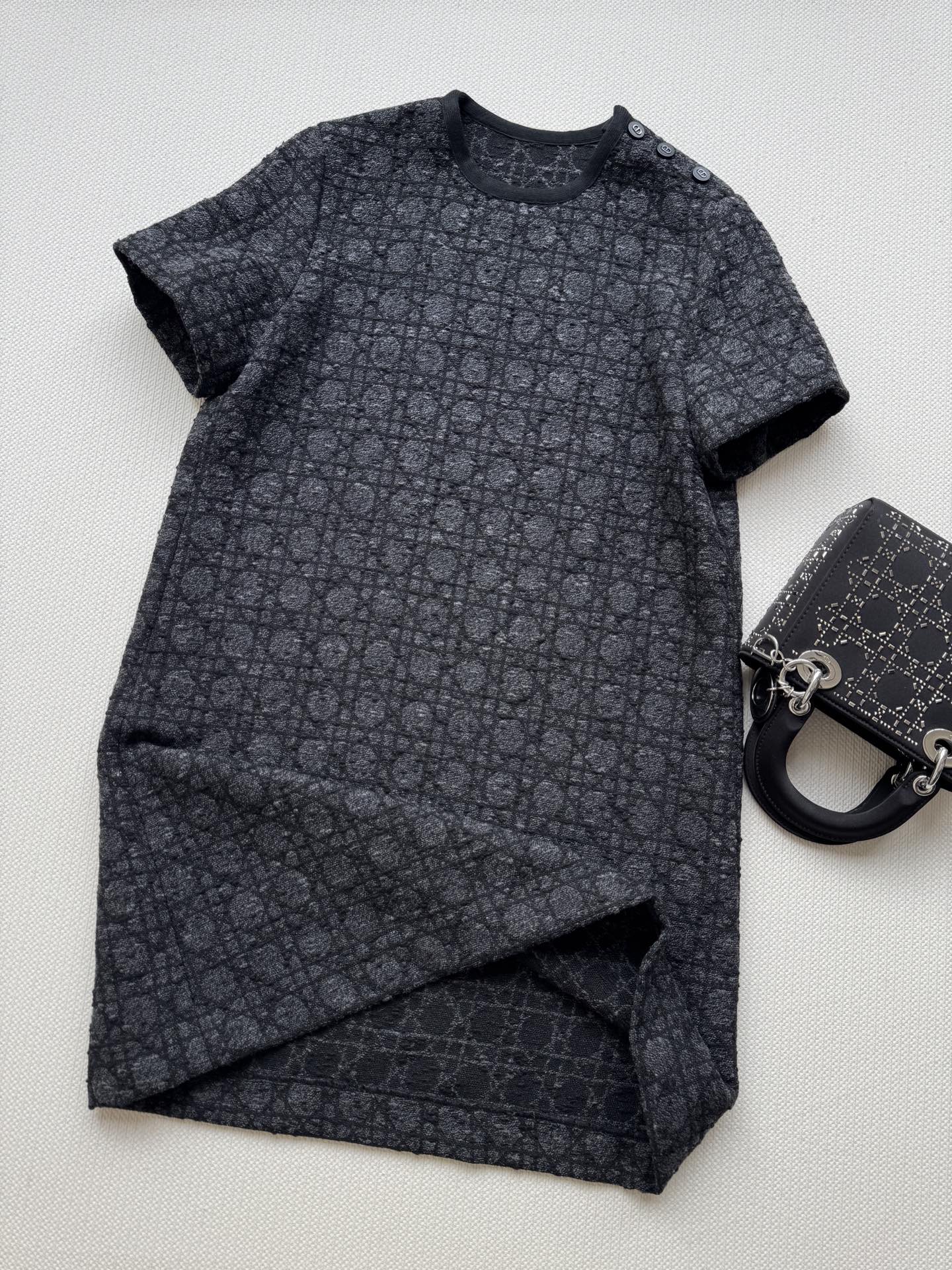 Dio*🆕25秋冬新款 格子花呢短袖裙👗 甄选格纹花呢面料 细腻纹理交织出复古质感 又赋予日常穿搭的舒适