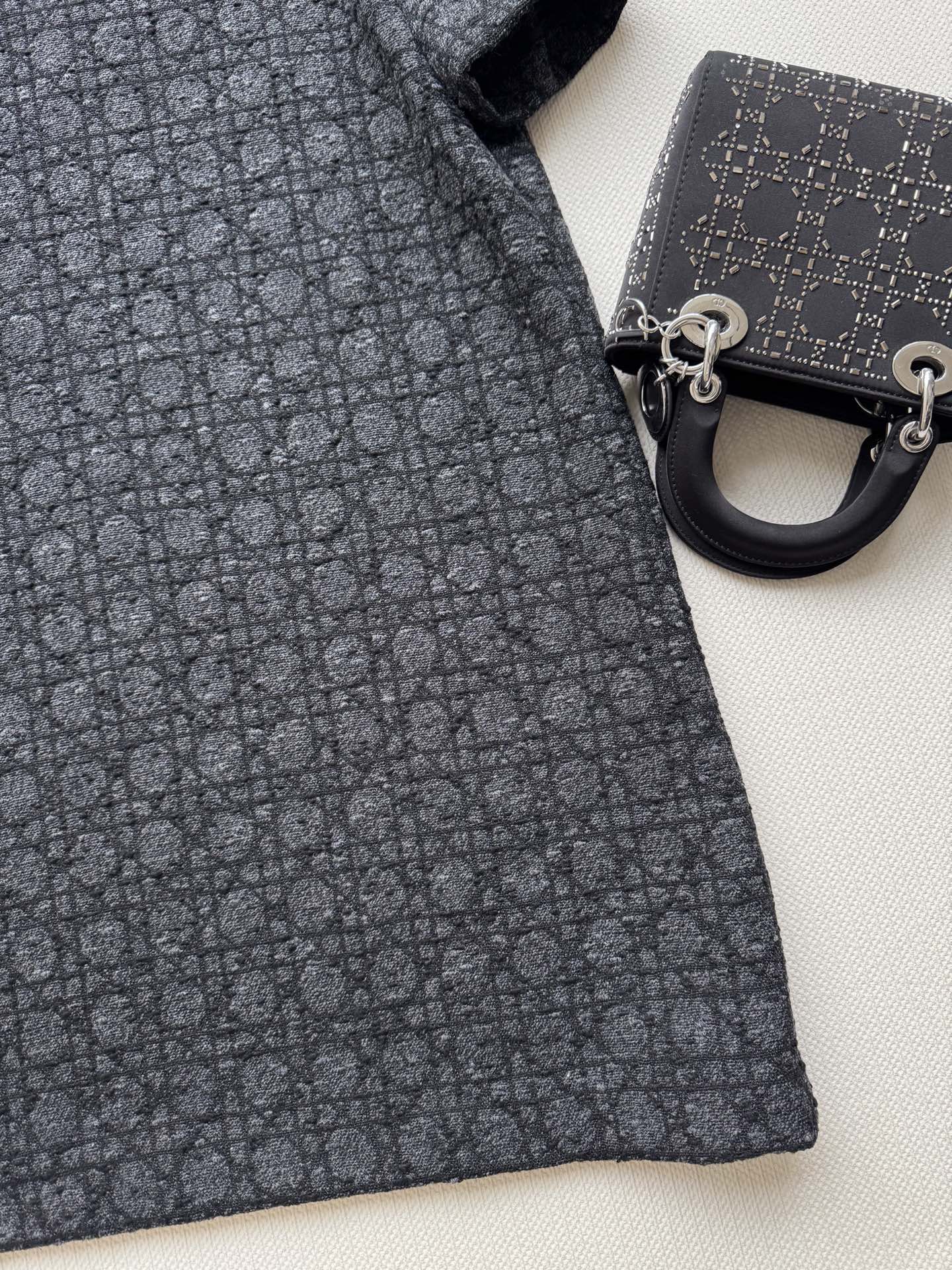 Dio*🆕25秋冬新款 格子花呢短袖裙👗 甄选格纹花呢面料 细腻纹理交织出复古质感 又赋予日常穿搭的舒适