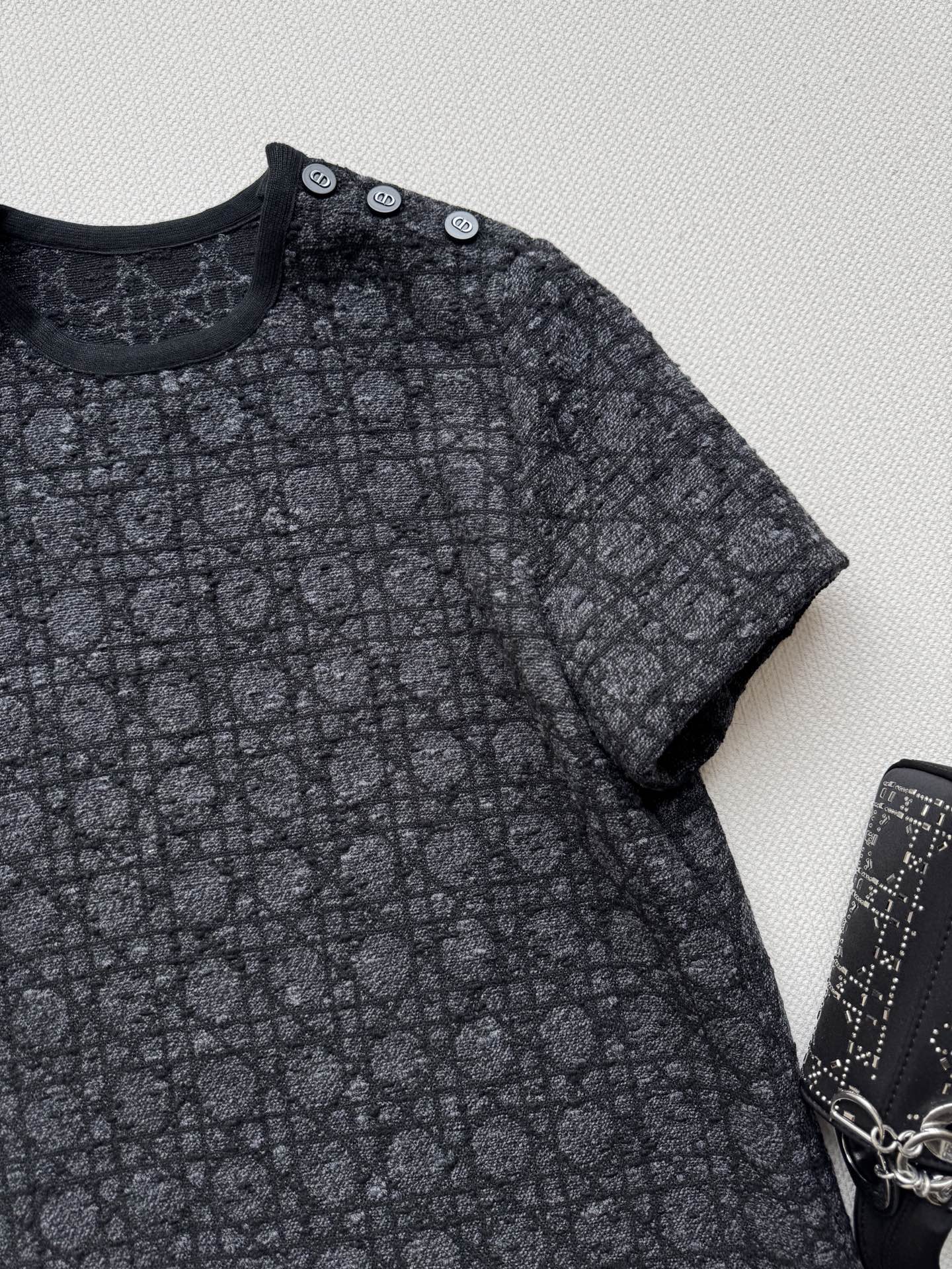 Dio*🆕25秋冬新款 格子花呢短袖裙👗 甄选格纹花呢面料 细腻纹理交织出复古质感 又赋予日常穿搭的舒适