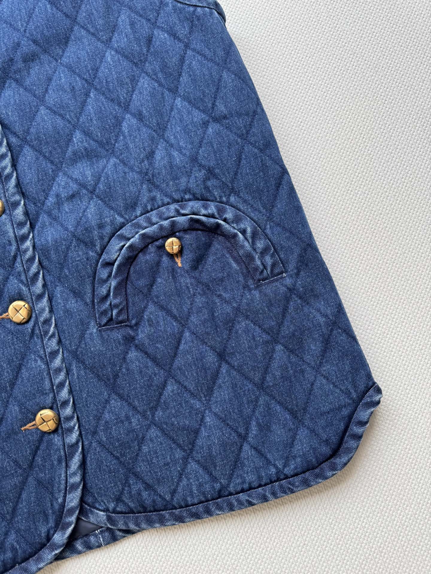 Blaze🆕新款，牛仔棉服马甲，克莱因蓝💙秋冬叠穿的季节来啦～超好看的一款ＳＭＬ.