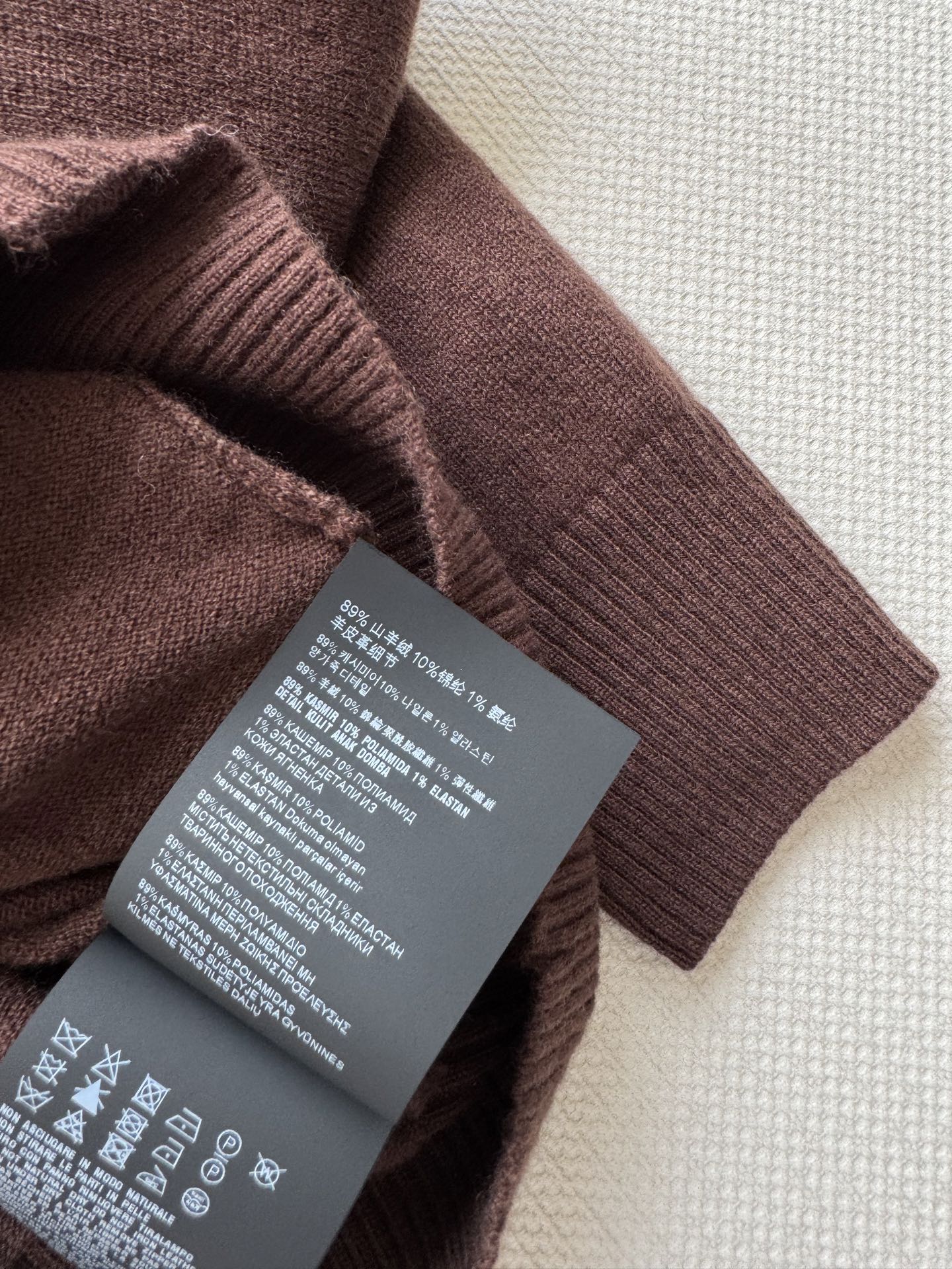 Miumi* 🆕25Fw早秋新款 巧克力色拉链羊绒针织外套丨原版开发！高版出品！罗纹立领学院风拉链夹克版