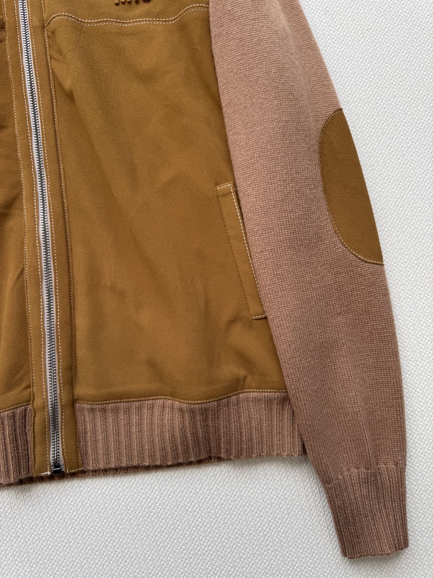 MiuMi*🆕25FW秋冬新款 麂皮拼接针织夹克外套 原版开发 ⚠️高版本出品 这款外套太绝啦！麂皮外套