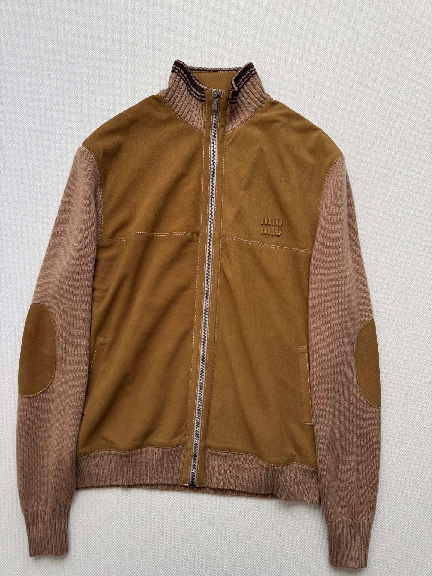 MiuMi*🆕25FW秋冬新款 麂皮拼接针织夹克外套 原版开发 ⚠️高版本出品 这款外套太绝啦！麂皮外套