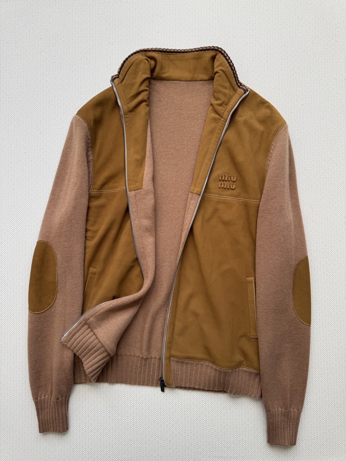 MiuMi*🆕25FW秋冬新款 麂皮拼接针织夹克外套 原版开发 ⚠️高版本出品 这款外套太绝啦！麂皮外套