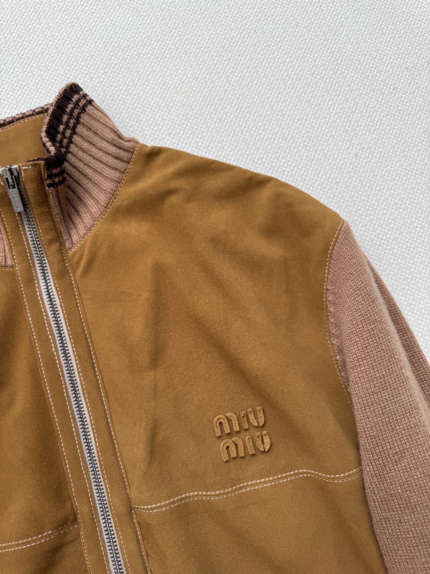 MiuMi*🆕25FW秋冬新款 麂皮拼接针织夹克外套 原版开发 ⚠️高版本出品 这款外套太绝啦！麂皮外套