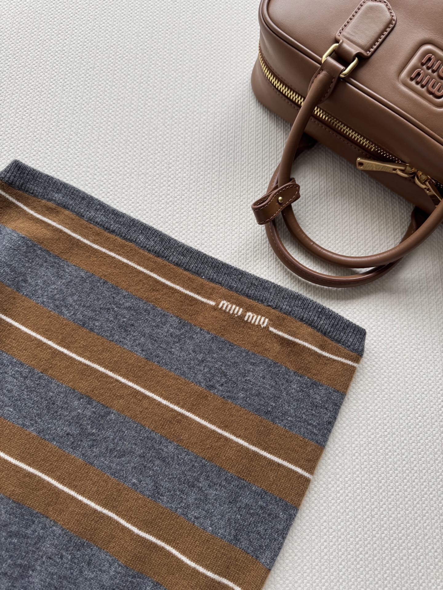 Miumi* 25款 经典微标针织抹胸上衣。原版开发！高版出品！区别市面版本，超显瘦小蛮腰 真的泰酷辣！