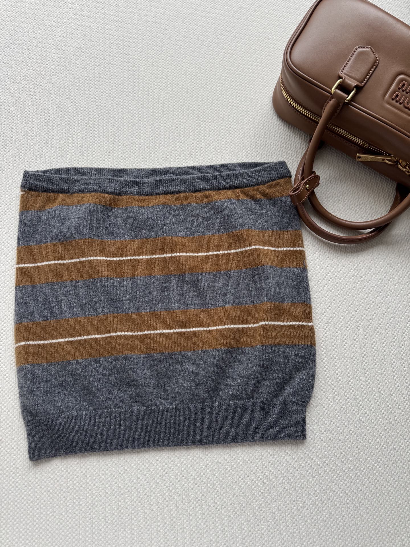 Miumi* 25款 经典微标针织抹胸上衣。原版开发！高版出品！区别市面版本，超显瘦小蛮腰 真的泰酷辣！