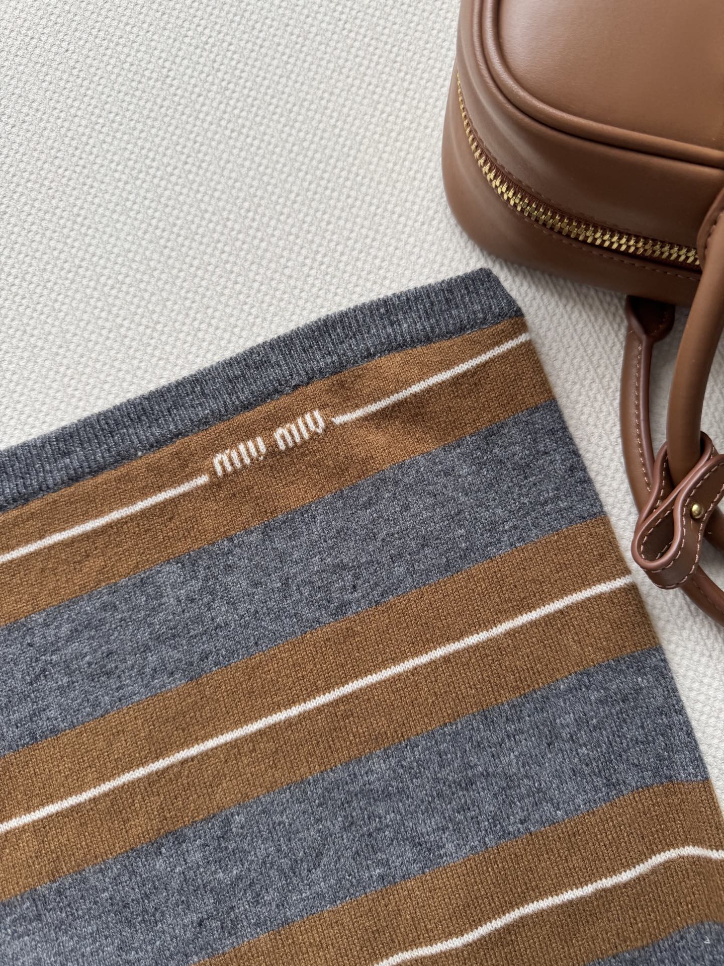 Miumi* 25款 经典微标针织抹胸上衣。原版开发！高版出品！区别市面版本，超显瘦小蛮腰 真的泰酷辣！