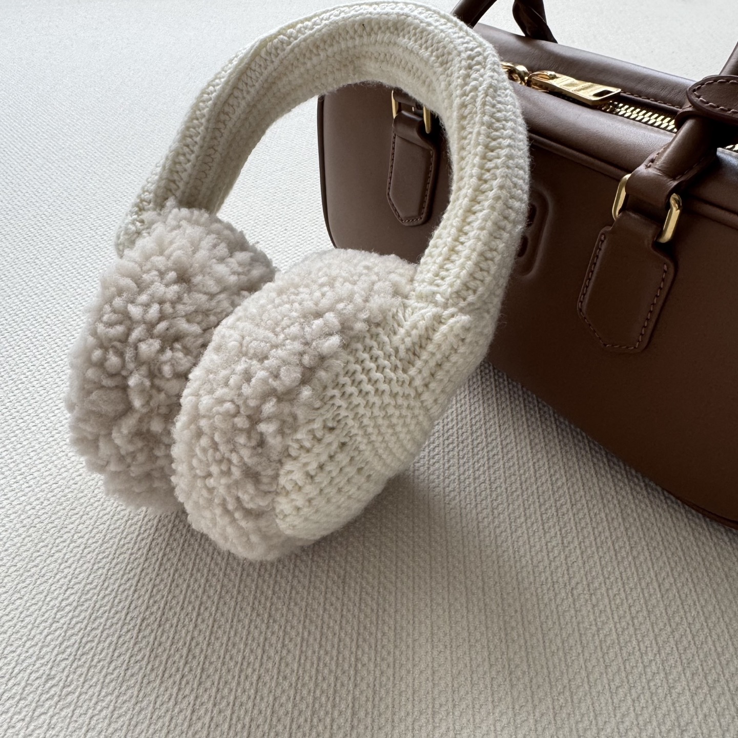 miumi*🆕新款，秋冬保暖单品耳罩，又可以凹造型一举两得🥳🥳🥳