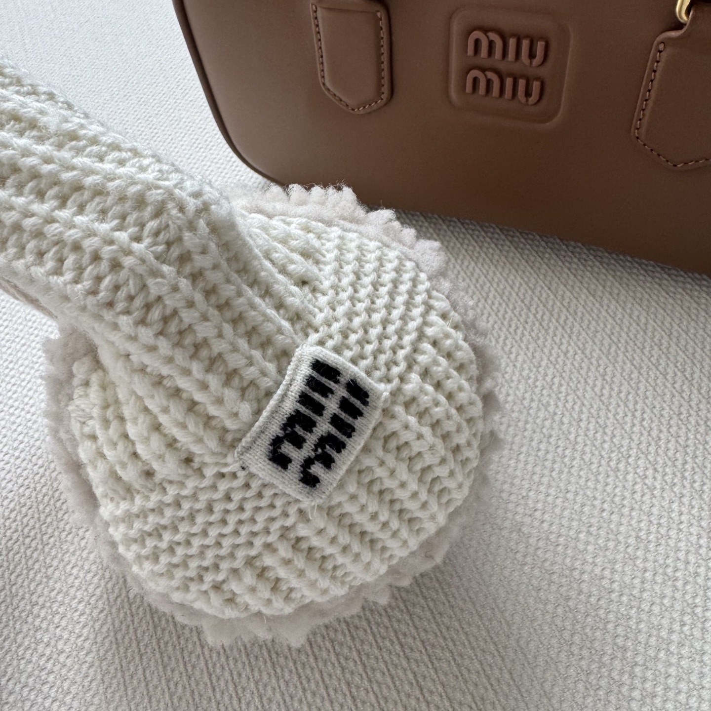 miumi*🆕新款，秋冬保暖单品耳罩，又可以凹造型一举两得🥳🥳🥳