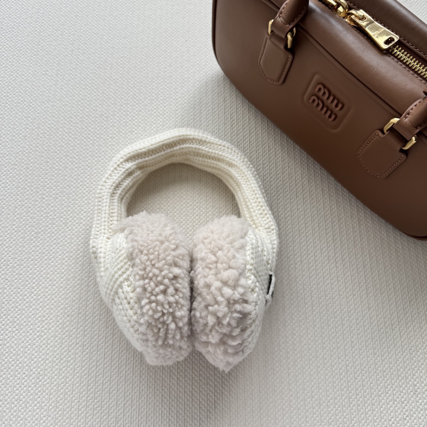 miumi*🆕新款，秋冬保暖单品耳罩，又可以凹造型一举两得🥳🥳🥳