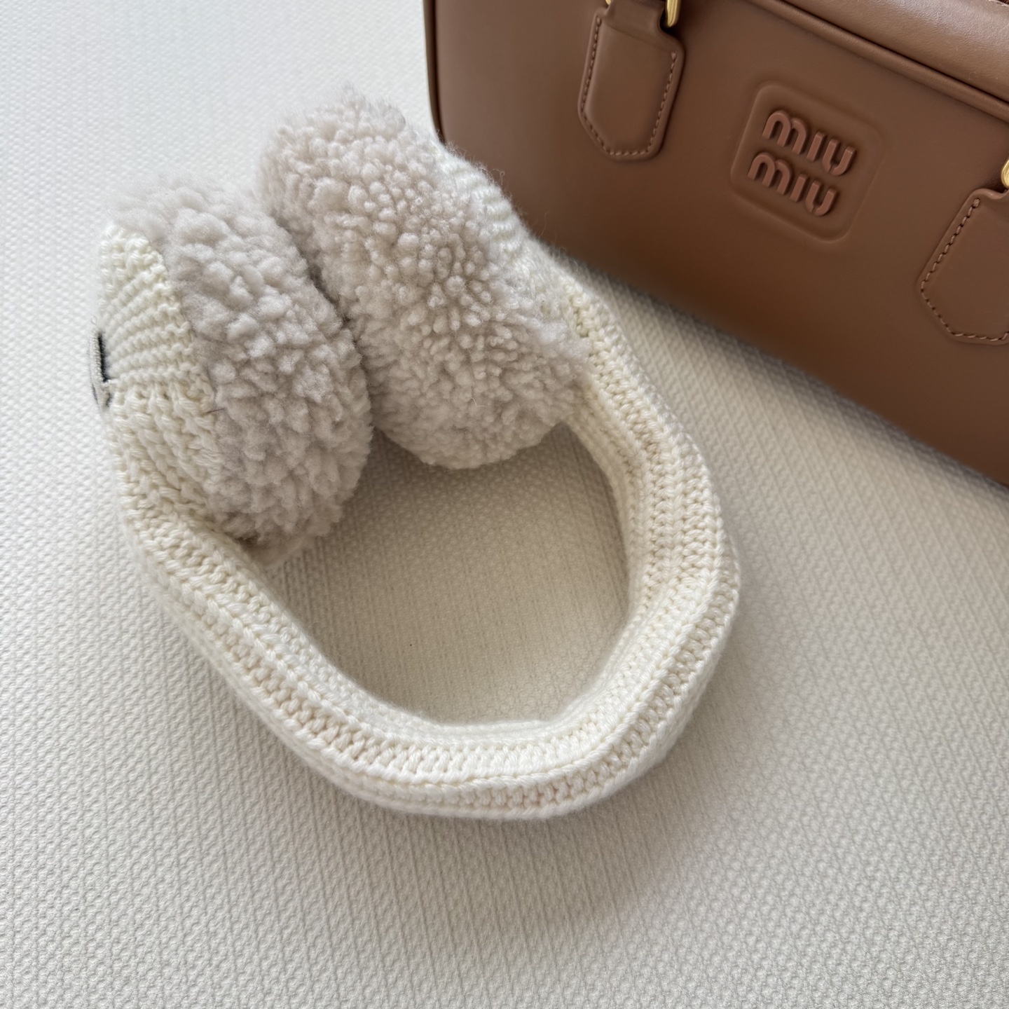 miumi*🆕新款，秋冬保暖单品耳罩，又可以凹造型一举两得🥳🥳🥳