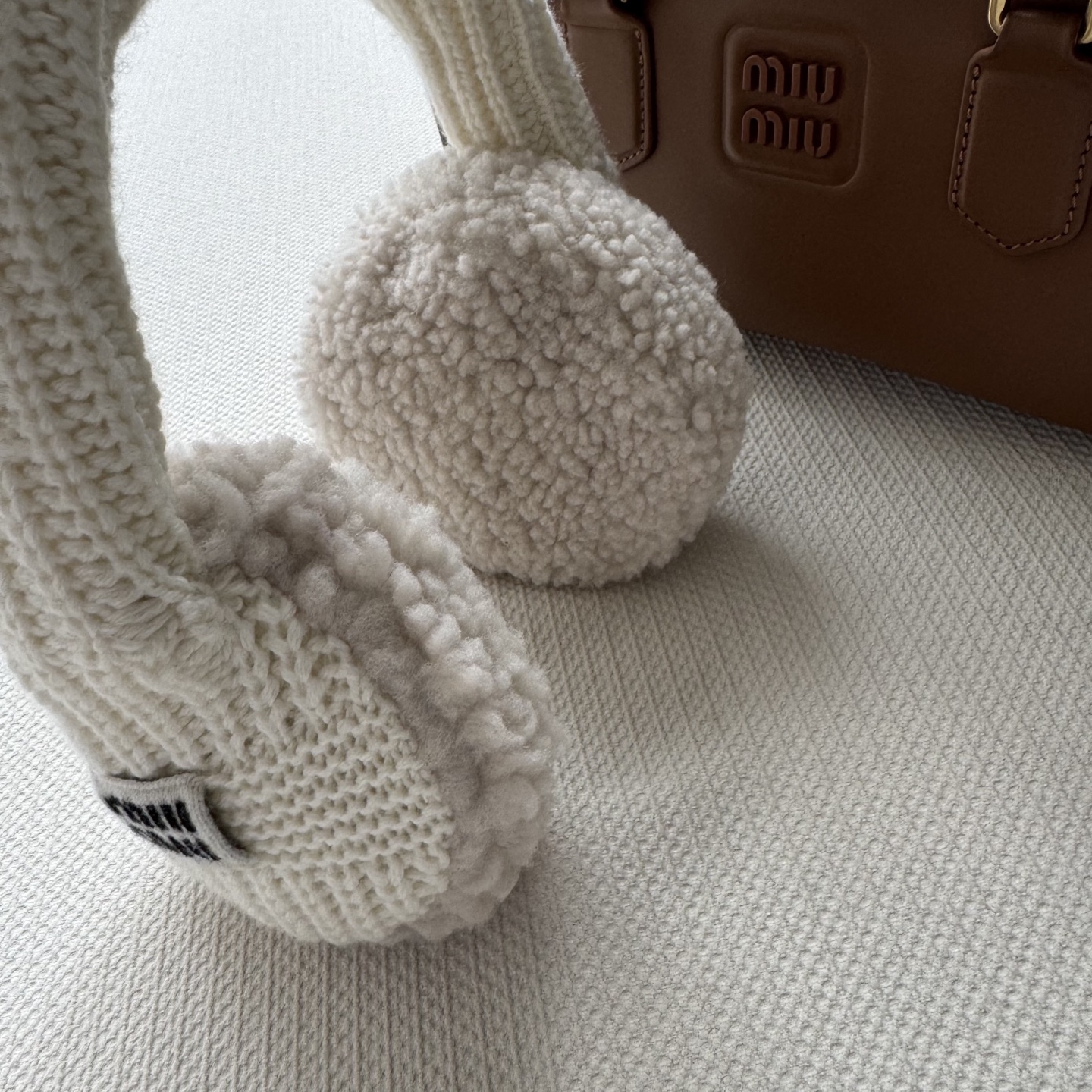 miumi*🆕新款，秋冬保暖单品耳罩，又可以凹造型一举两得🥳🥳🥳