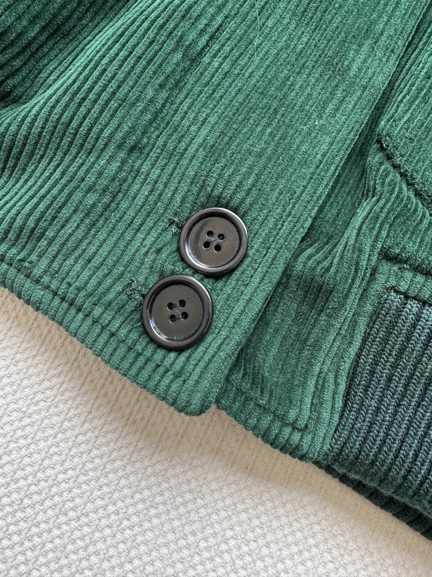 Miumi*🆕 25Fw早秋新款 知性分子学院风灯芯绒夹克外套 原版开发！高版出品！皮领拼接 定染宝石绿