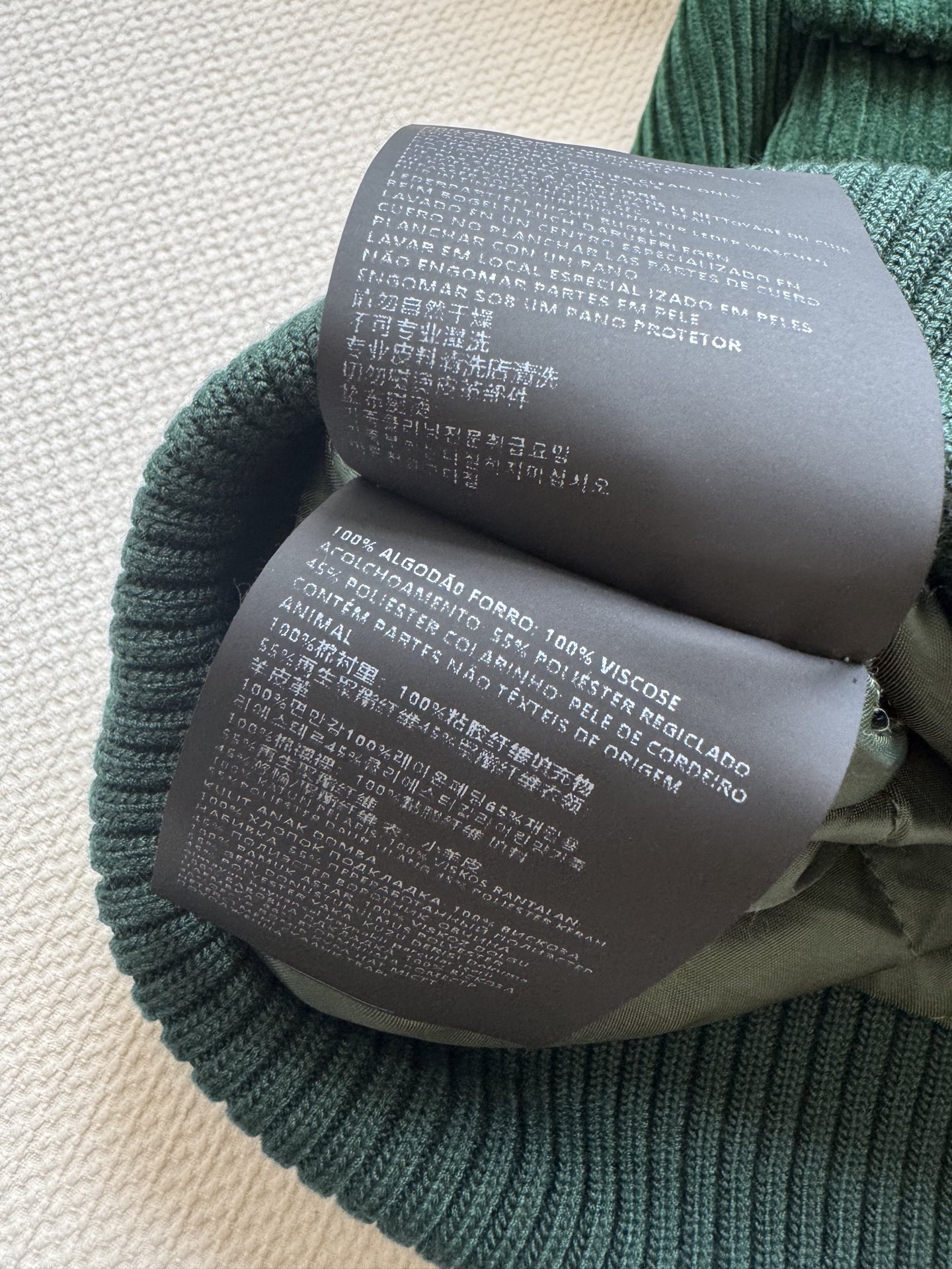 Miumi*🆕 25Fw早秋新款 知性分子学院风灯芯绒夹克外套 原版开发！高版出品！皮领拼接 定染宝石绿