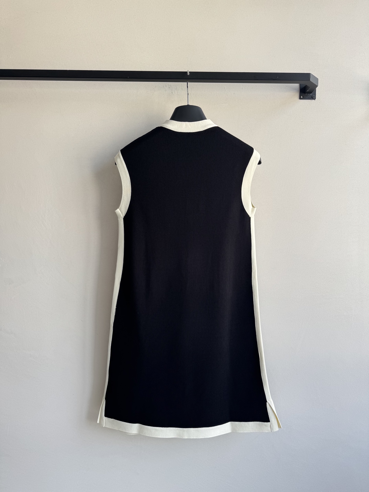 Dior Elegant Midi Dress: Timeless Style for Work or a Date 3 i1759556006316 797 0 1