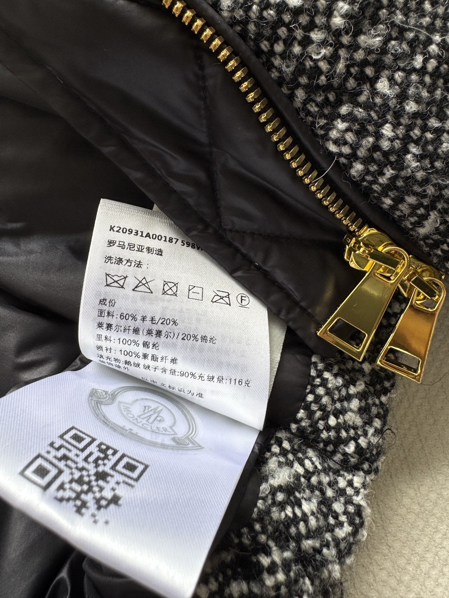 Moncler Short Down Jacket: Warm, Stylish, and Perfect for Winter 9 i1759635427613 5672 0 7