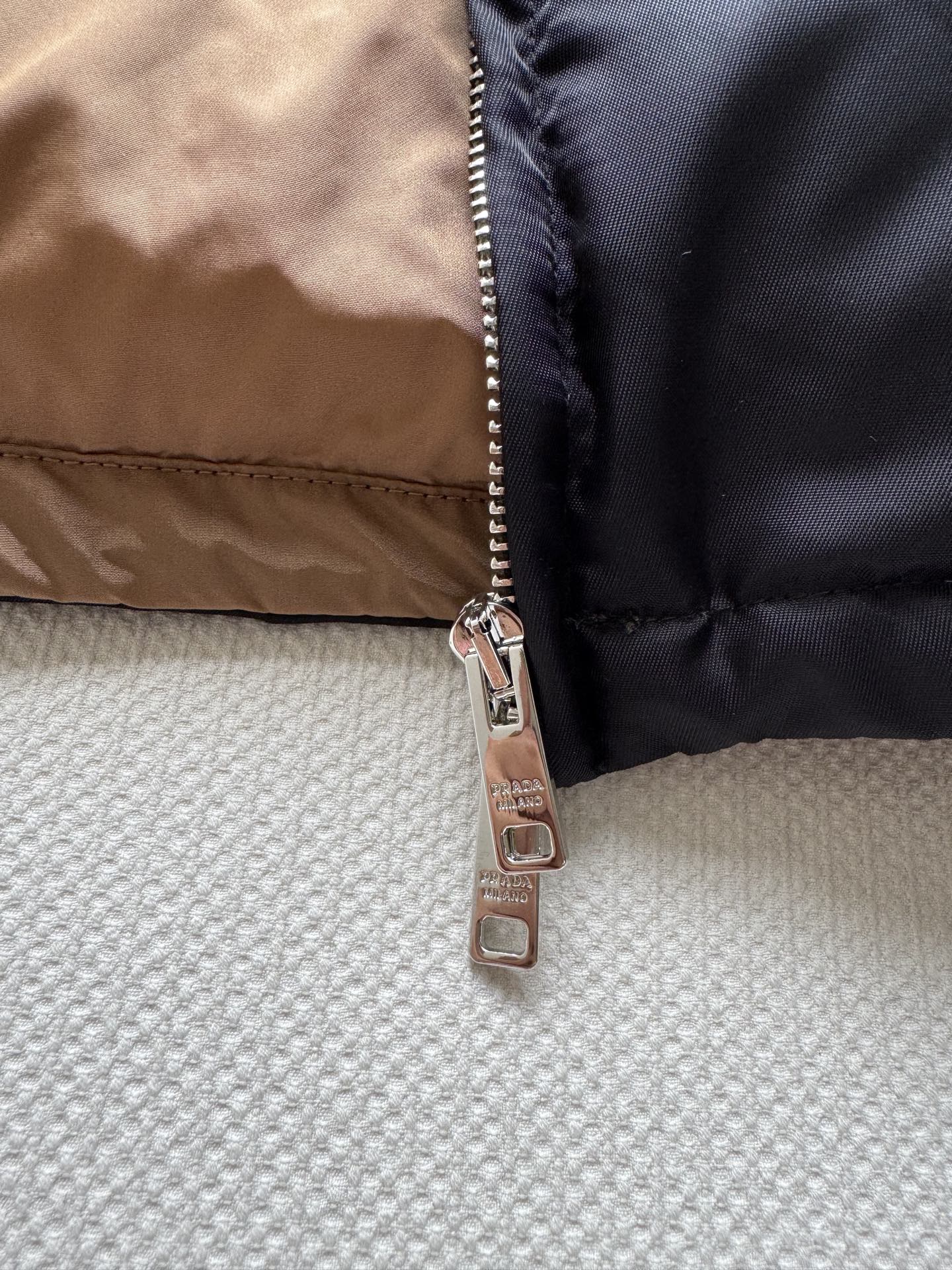 Prad*🆕25FW秋冬新款 立领拉链羽绒服外套丨⚠独家yb开发！高版出品！原版定制科技面料质感超赞 青