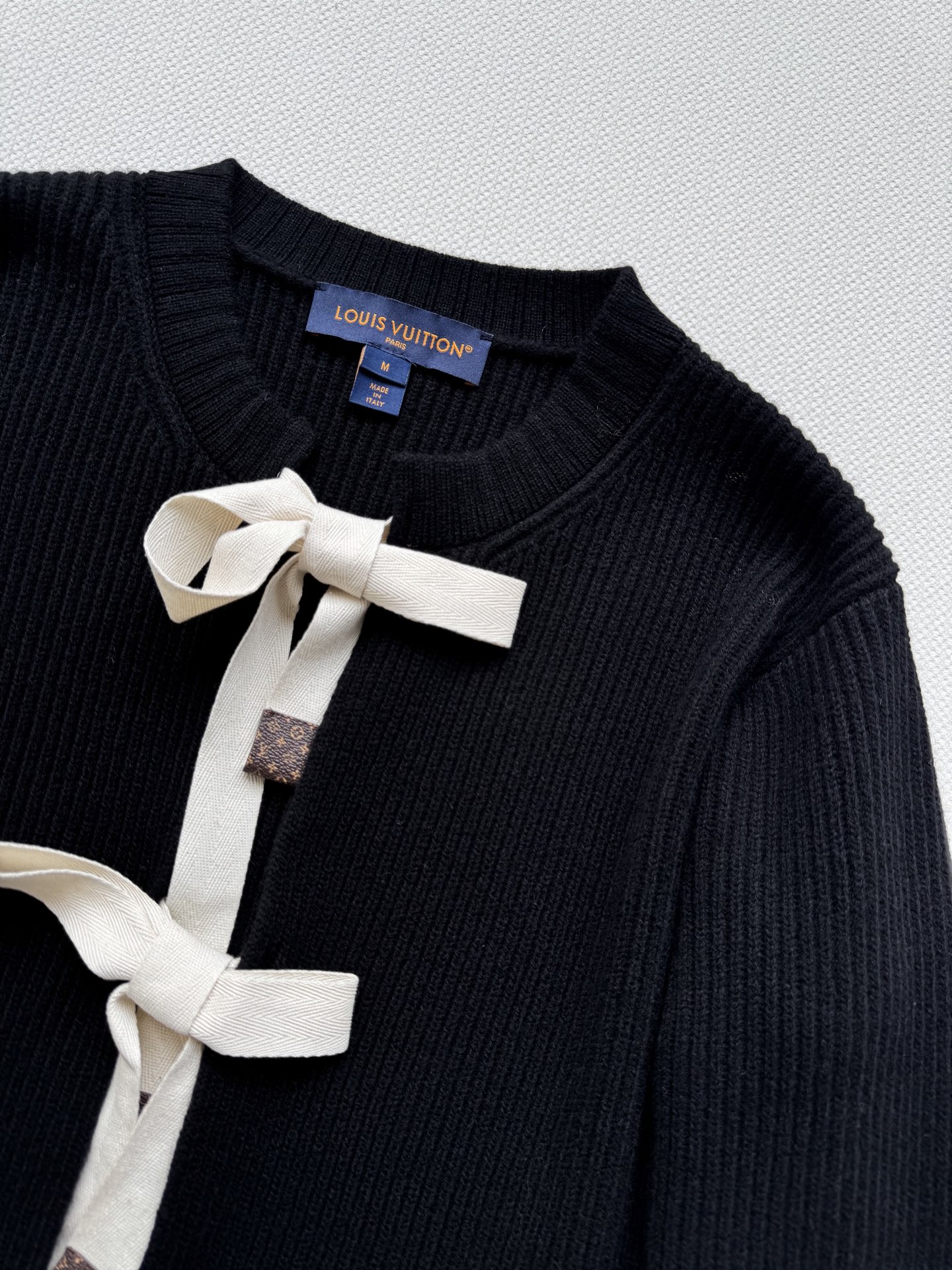 LouisVuitto*🆕新款，羊绒开衫ＳＭＬ.