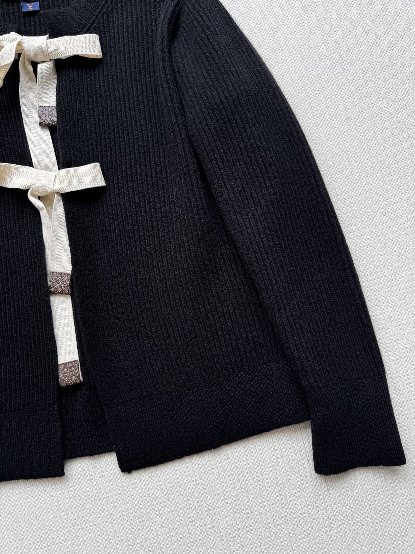 LouisVuitto*🆕新款，羊绒开衫ＳＭＬ.