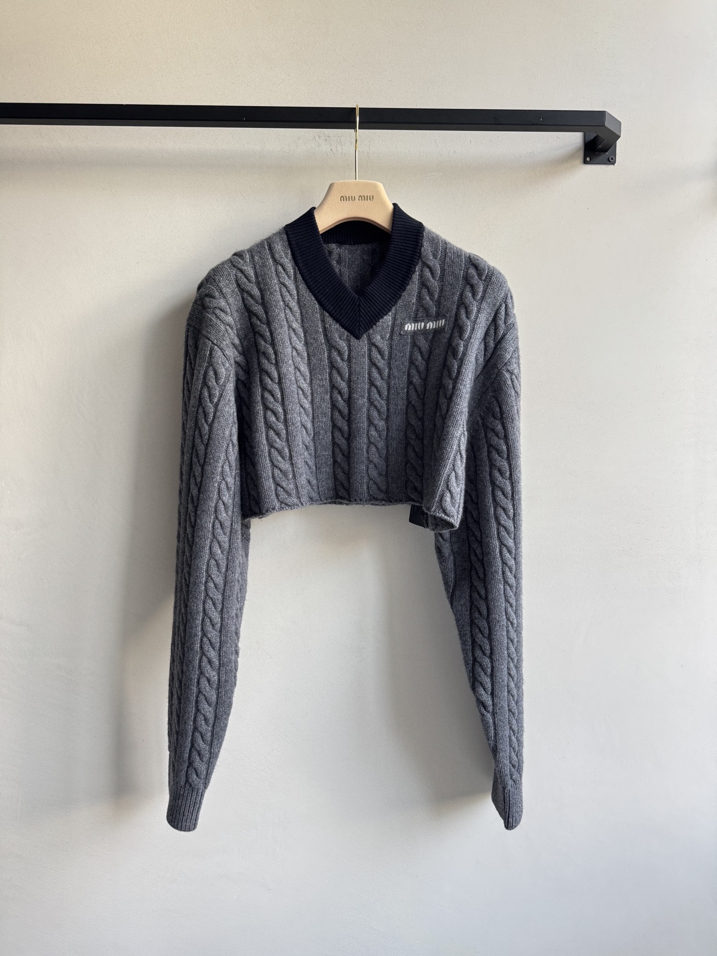 miumi*🆕新款，短款版型毛衣，拉高身材比例🥳ＳＭＬ.