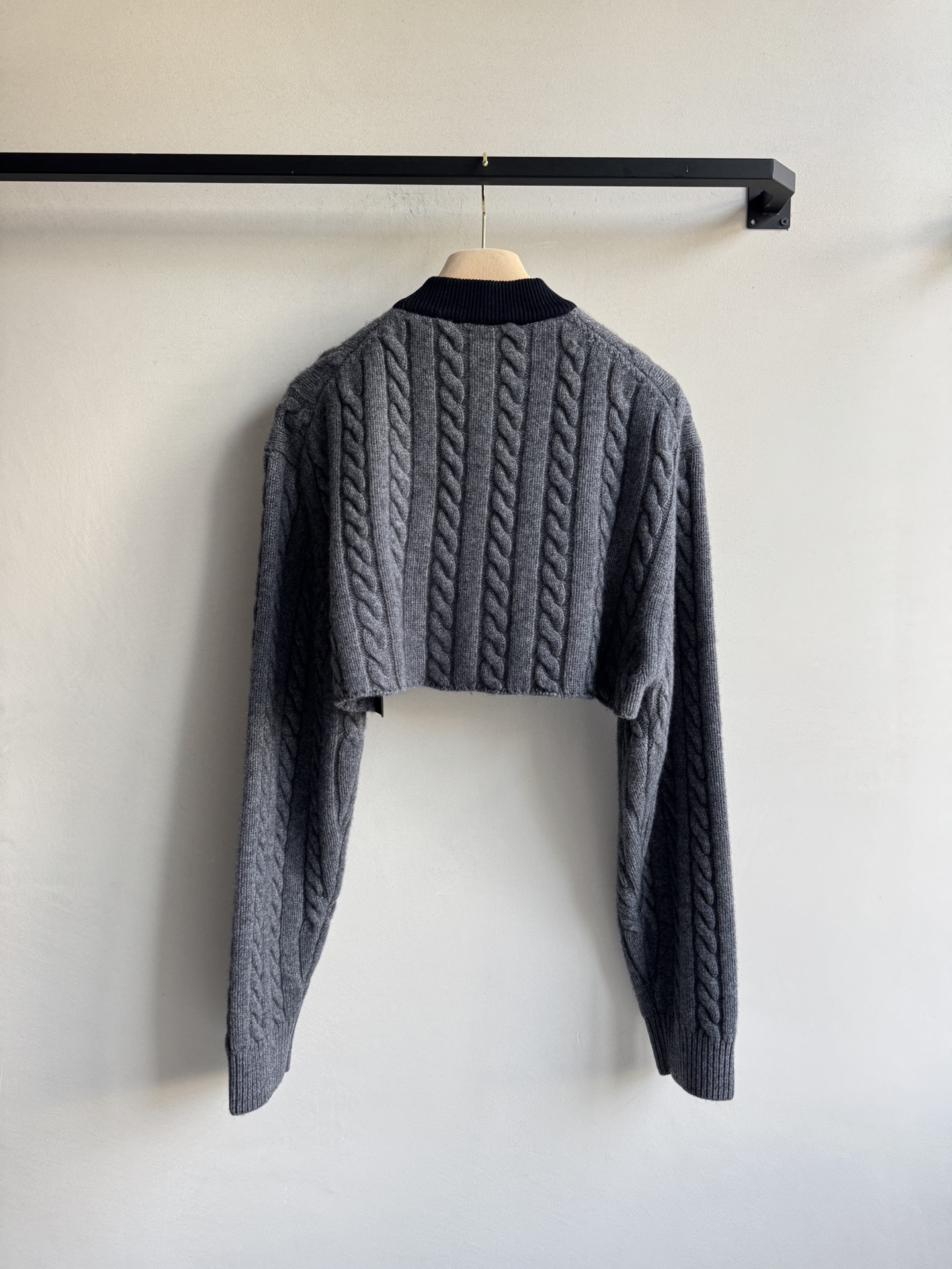 miumi*🆕新款，短款版型毛衣，拉高身材比例🥳ＳＭＬ.