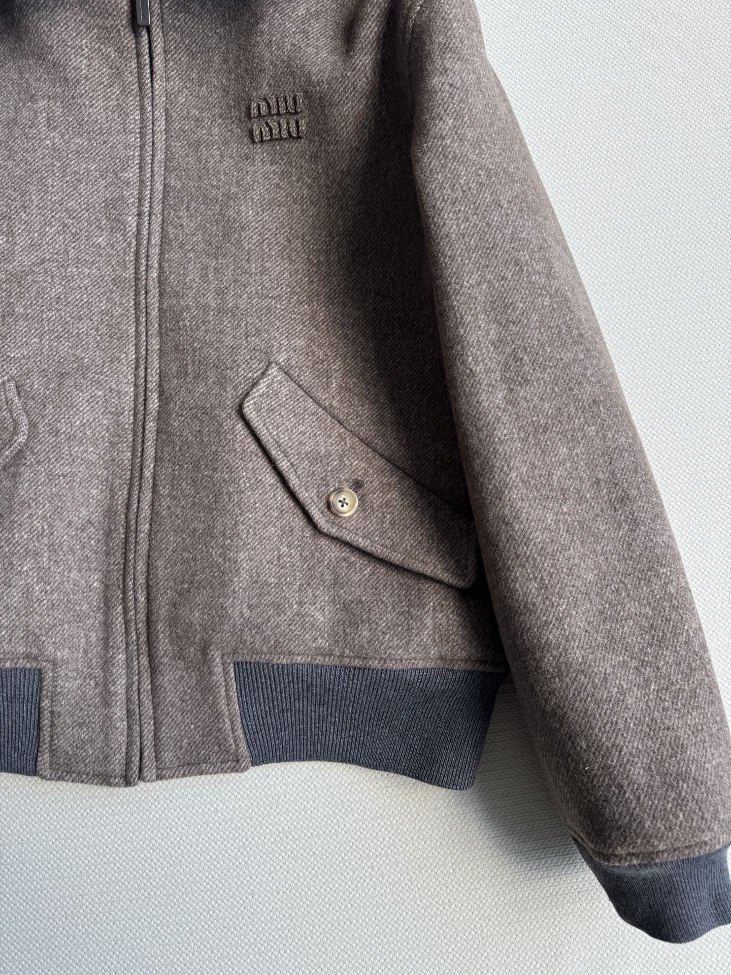 Elegant Wool Blend Coat with Leather Collar & Embroidered Logo - Warm & Stylish 7 i1759817781330 8092 0 5