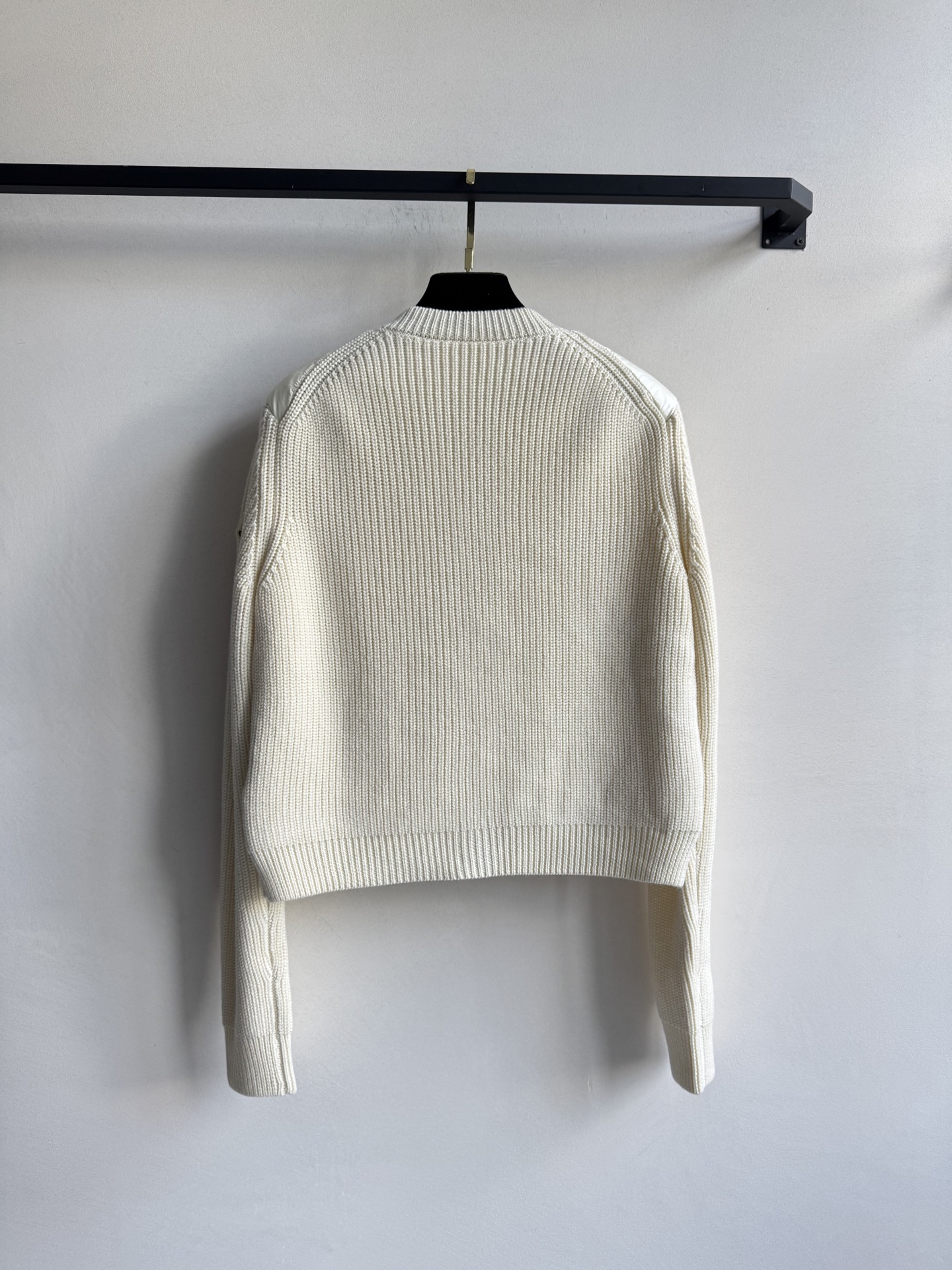 Moncle*🆕新款25秋冬新款羽绒针织拼接夹克，两侧袖子 后背针织设计，羽绒填充 实穿性同时增加了针织